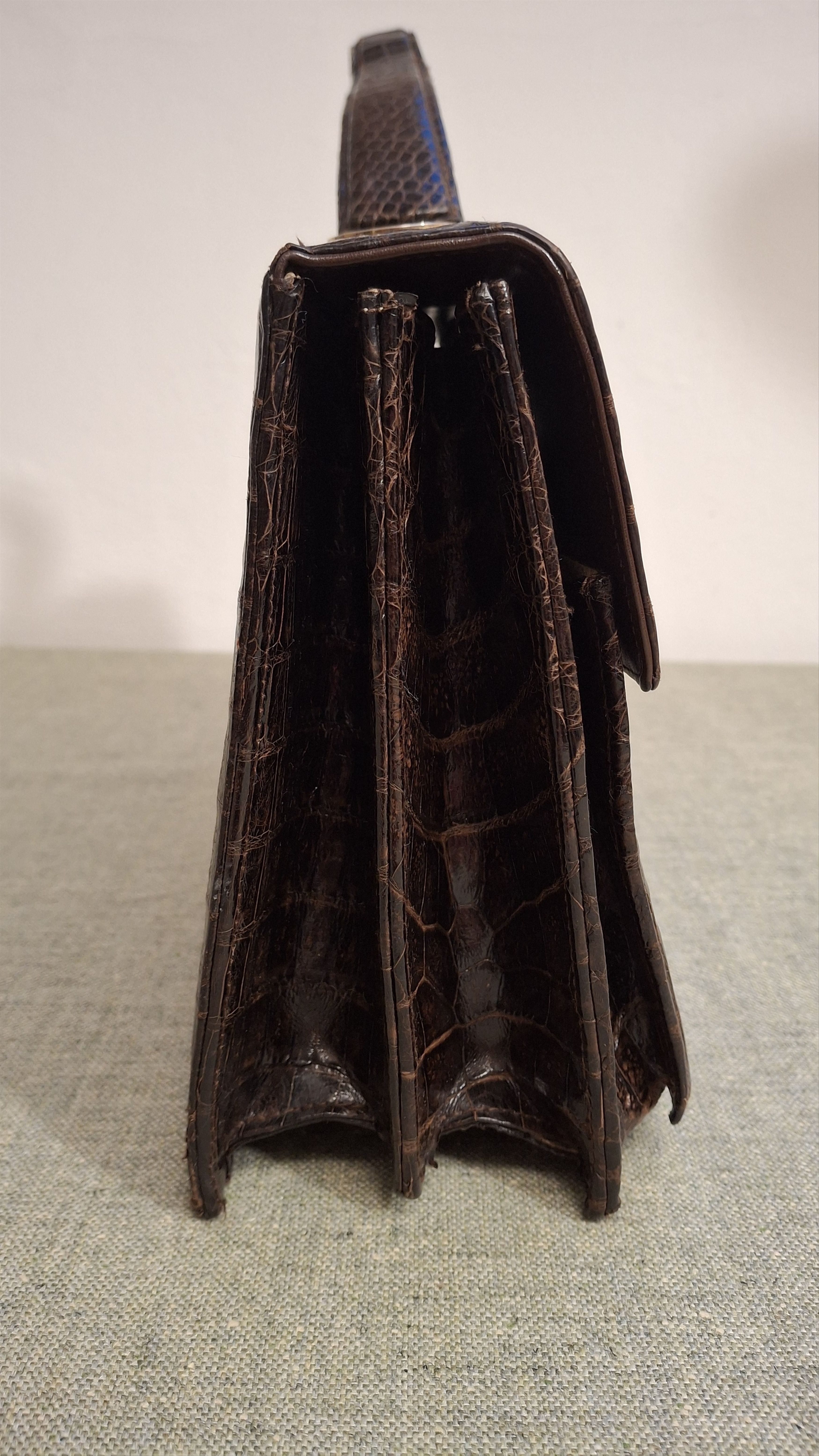 Vintage 1950s Genuine Crocodile Leather Structured Handbag Size ONE SIZE - 2 Thumbnail