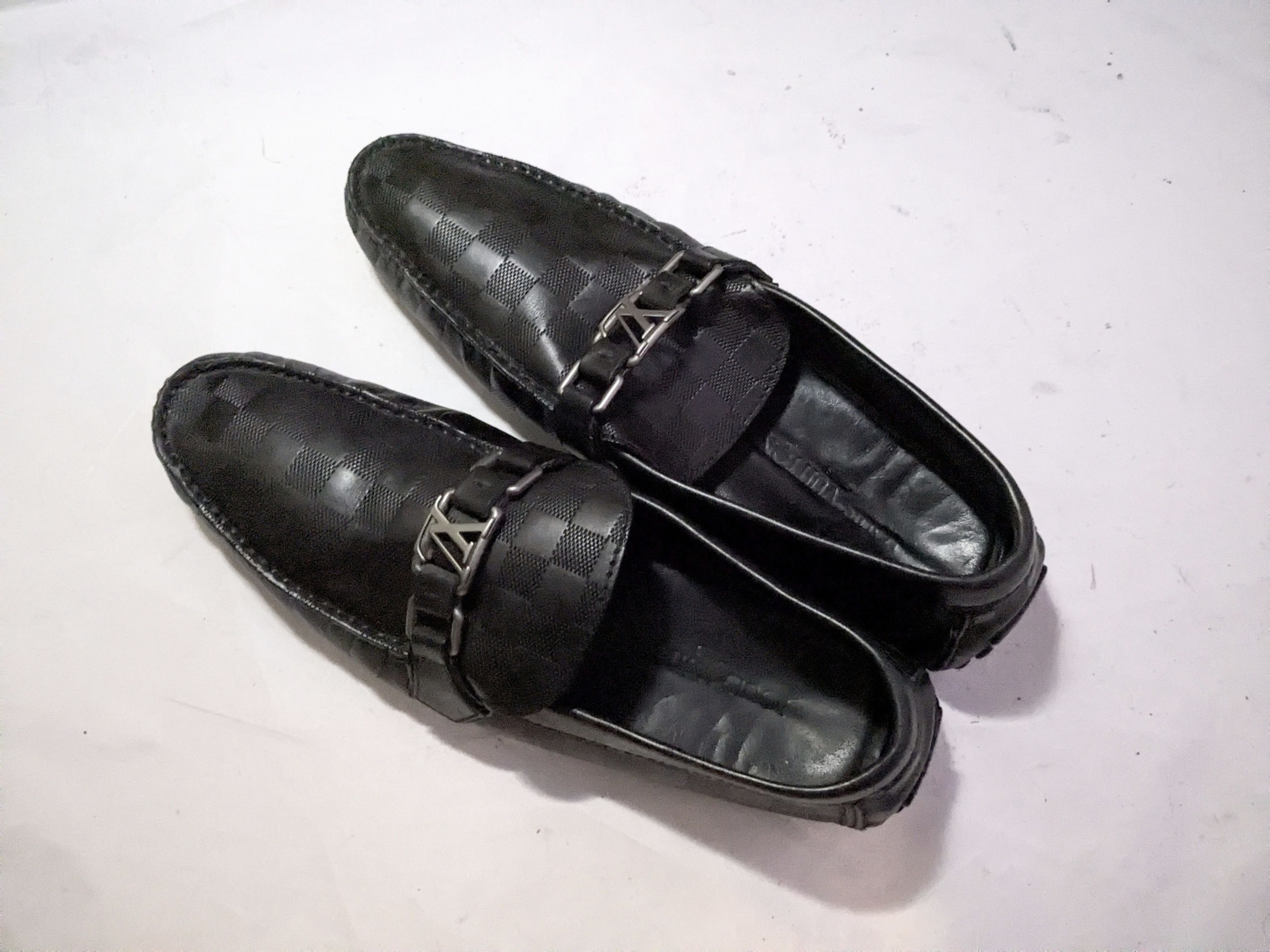 Louis Vuitton Louis Vuitton Driving Loafers Black 11 Leather LV Buckle Size US 11 / EU 44 - 12 Thumbnail