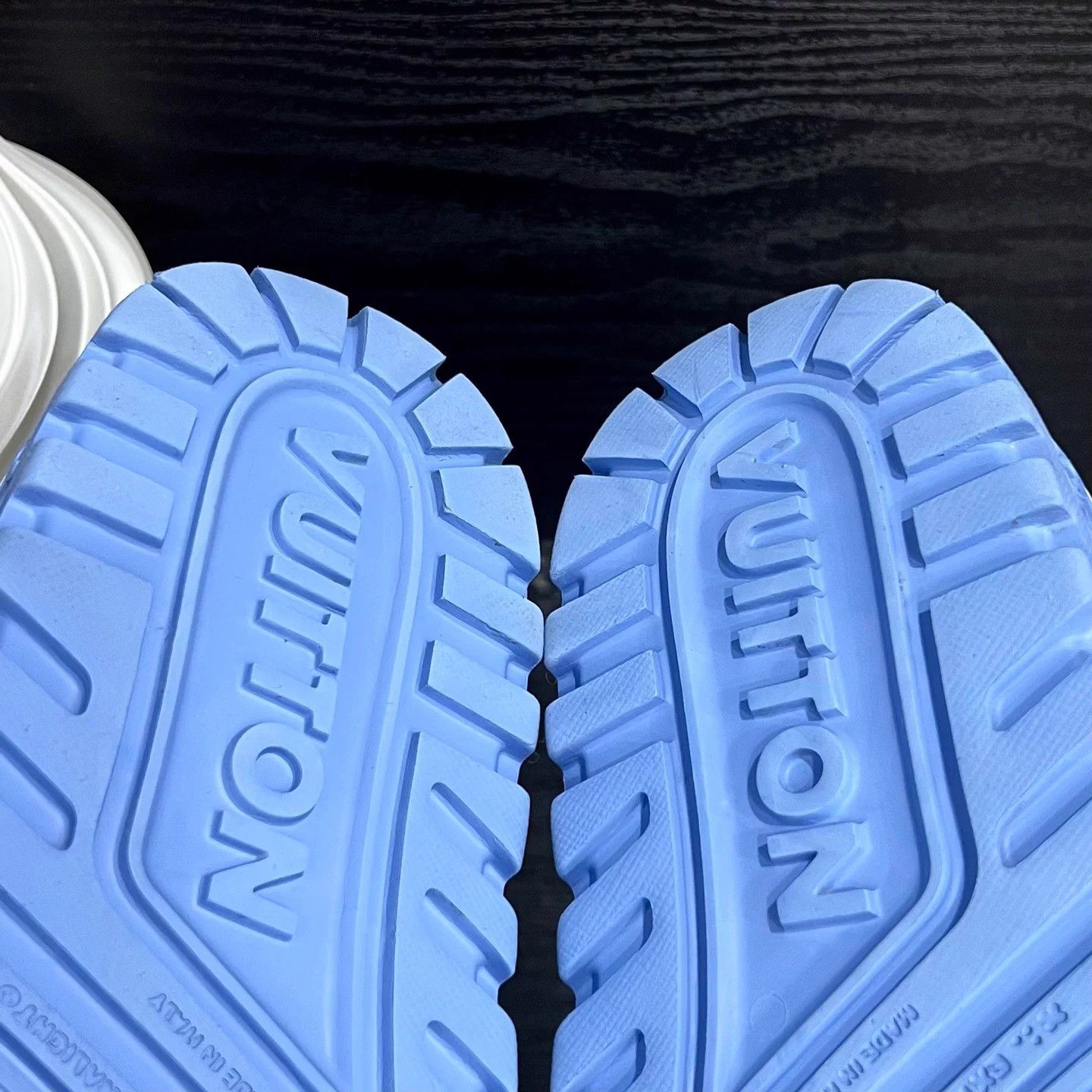 Louis Vuitton TrainerMax White Blue Denim 40 EU 98 New Size US 9 / IT 39 - 6 Thumbnail