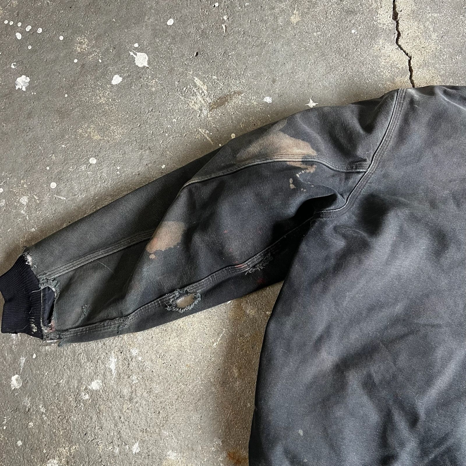 Carhartt × Vintage Carhartt J130 BLK black faded hooded work wear jacket Size US M / EU 48-50 / 2 - 18 Thumbnail