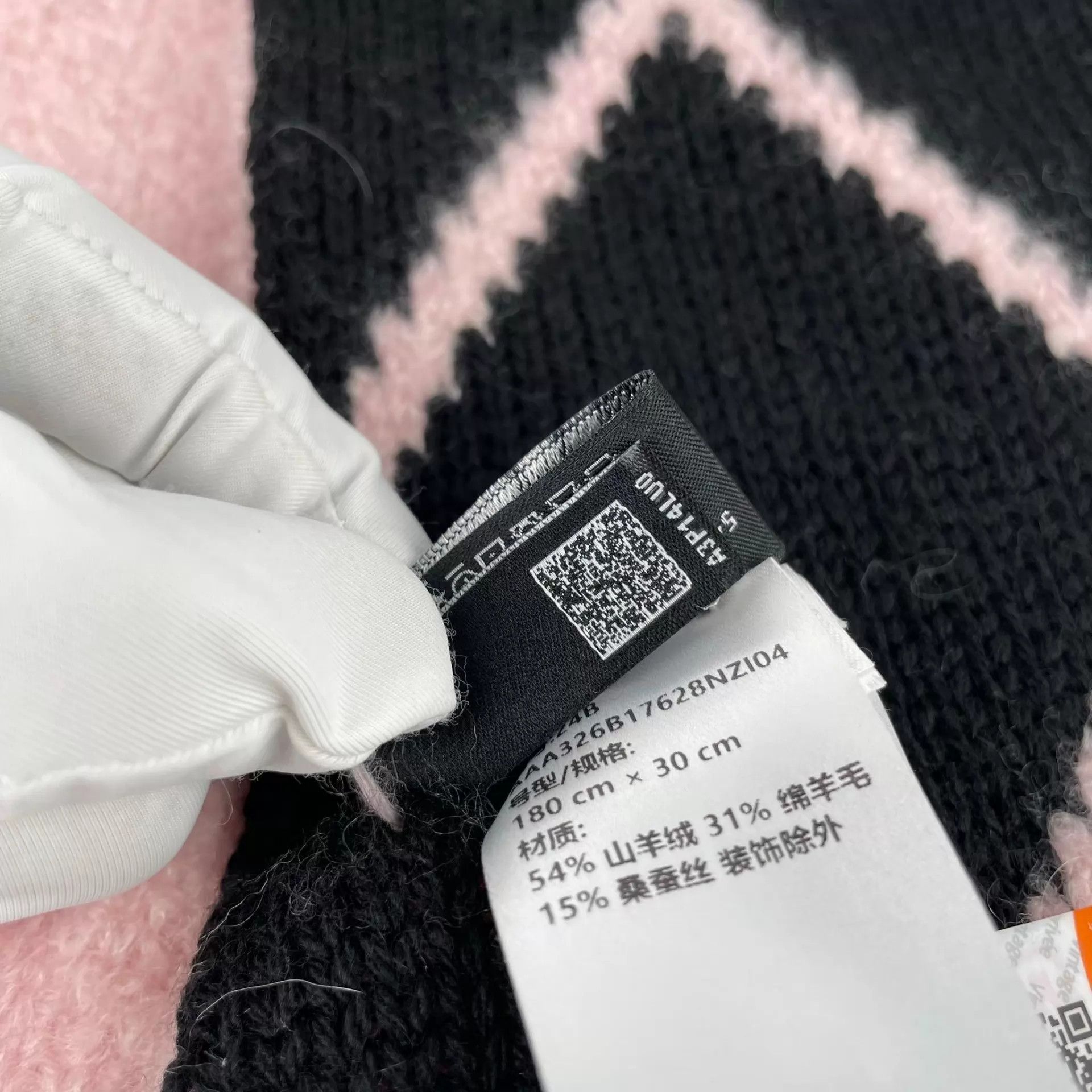 Chanel Chanel Cashmere Scarf Black & Pink Colorblock Double C Size ONE SIZE - 8 Thumbnail