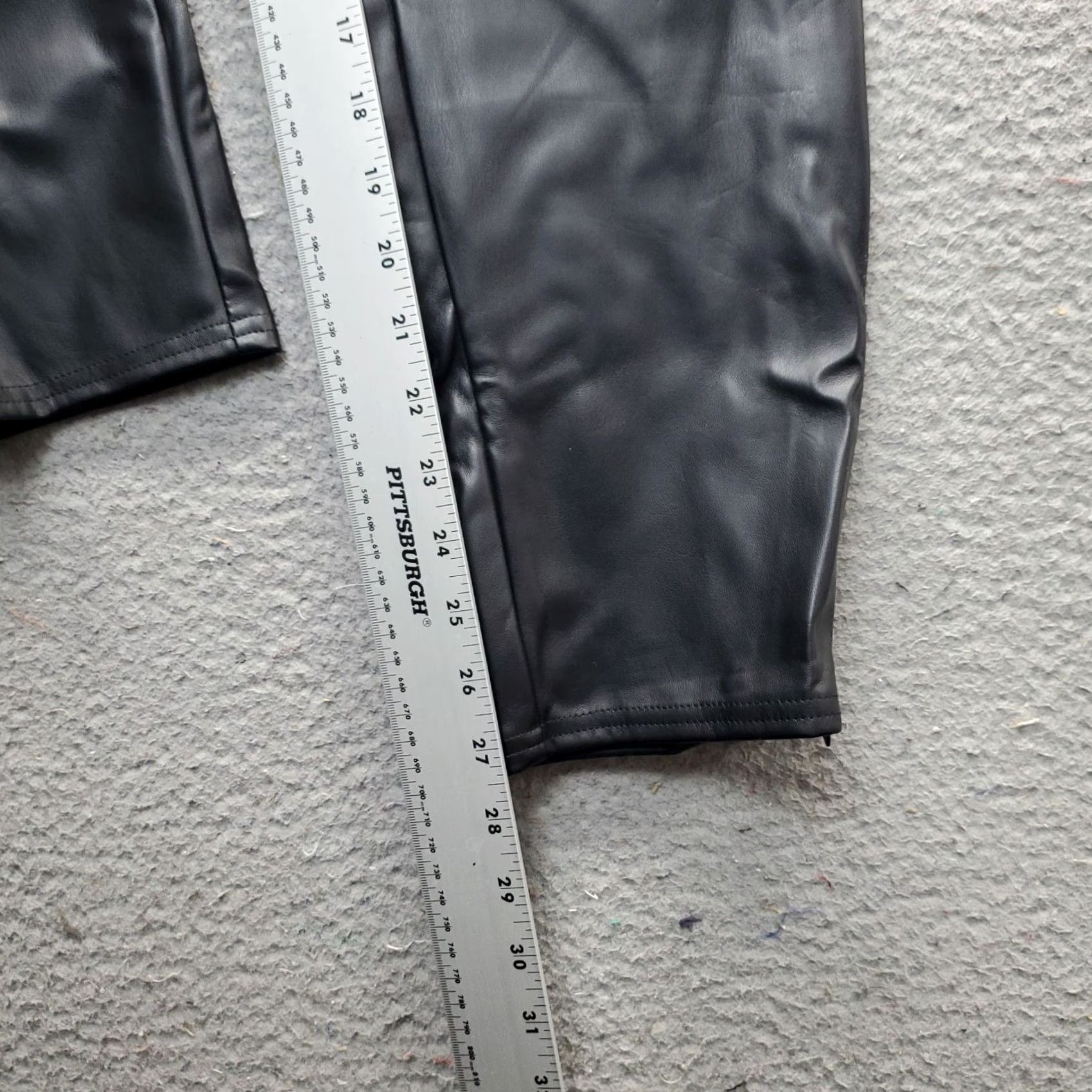 Vintage ShoeDazzle Womens M Black Faux Leather Pants Zip Pockets Flat Front Skinny Leg Size 32" / US 10 / IT 46 - 4 Thumbnail