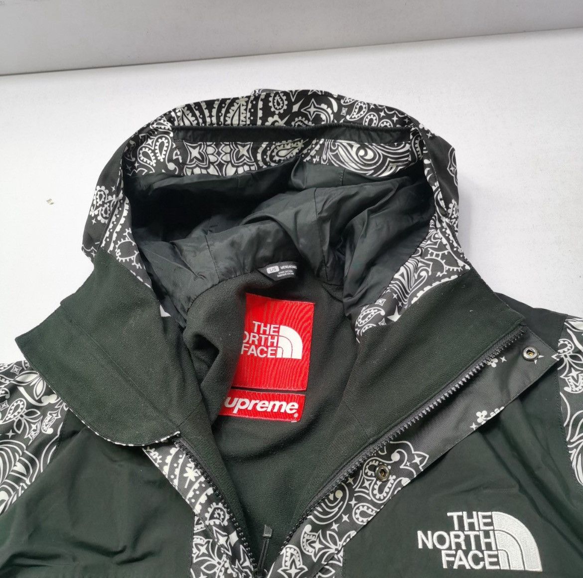 Supreme × The North Face Supreme x The North Face Bandana Mountain Jacket Size US L / EU 52-54 / 3 - 3 Thumbnail