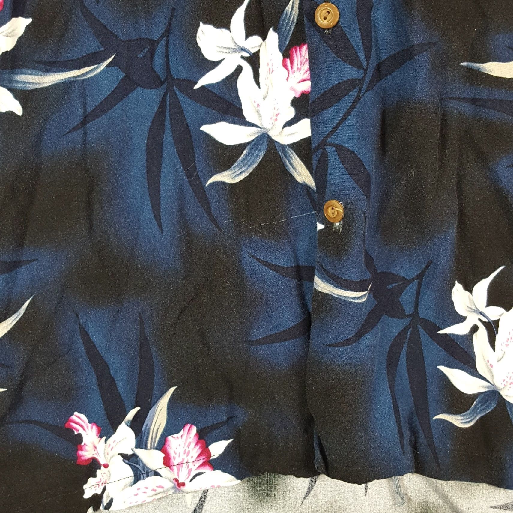 Vintage VINTAGE Two Palms Hawaiian Floral Rayon Button-Up Shirt XL Blue 90s Beach Mens Size US XL / EU 56 / 4 - 4 Thumbnail