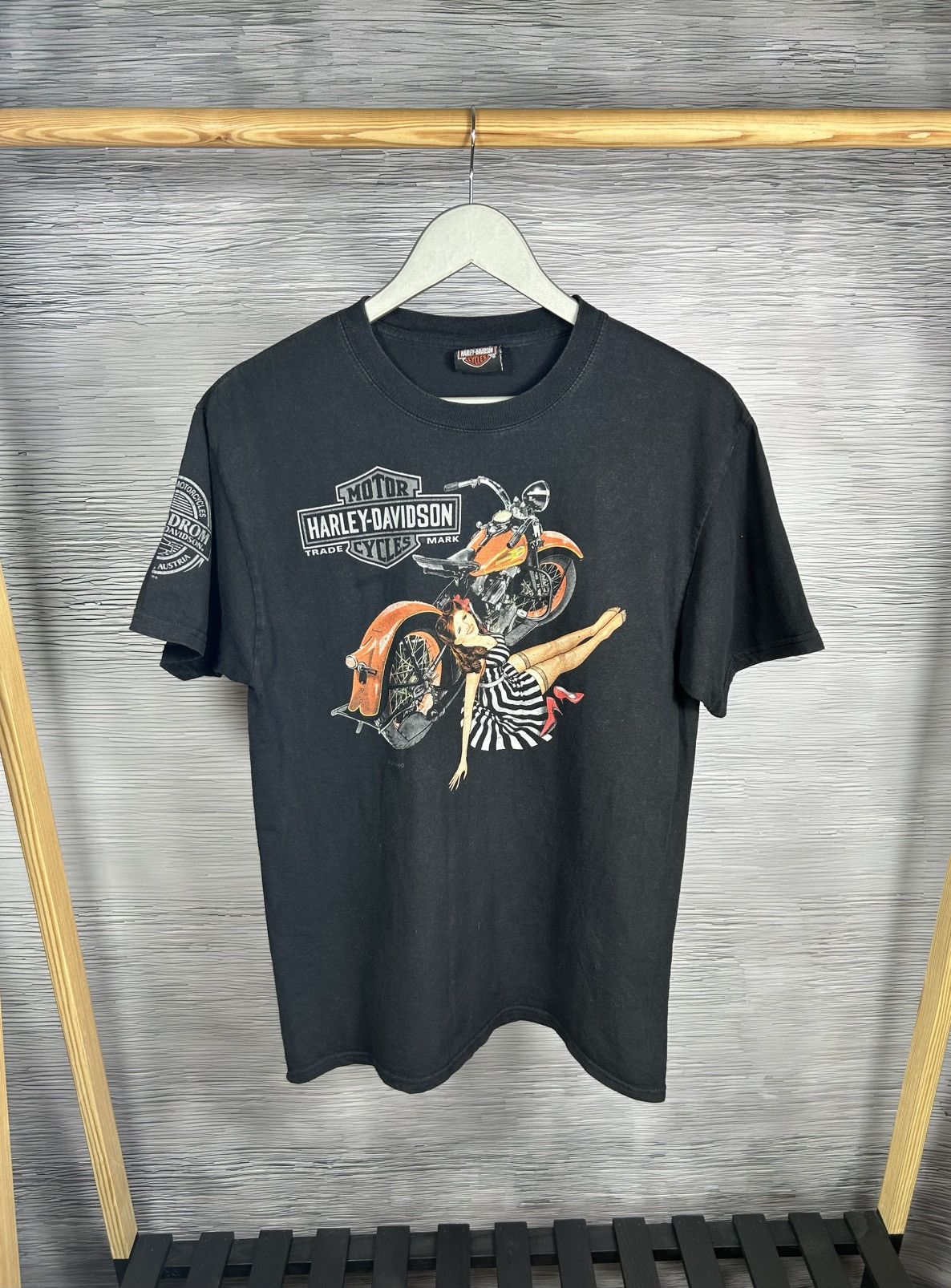 Vintage Vintage Harley Davidson Moto Girl T-Shirt Size M Size US M / EU 48-50 / 2 - 1 Thumbnail