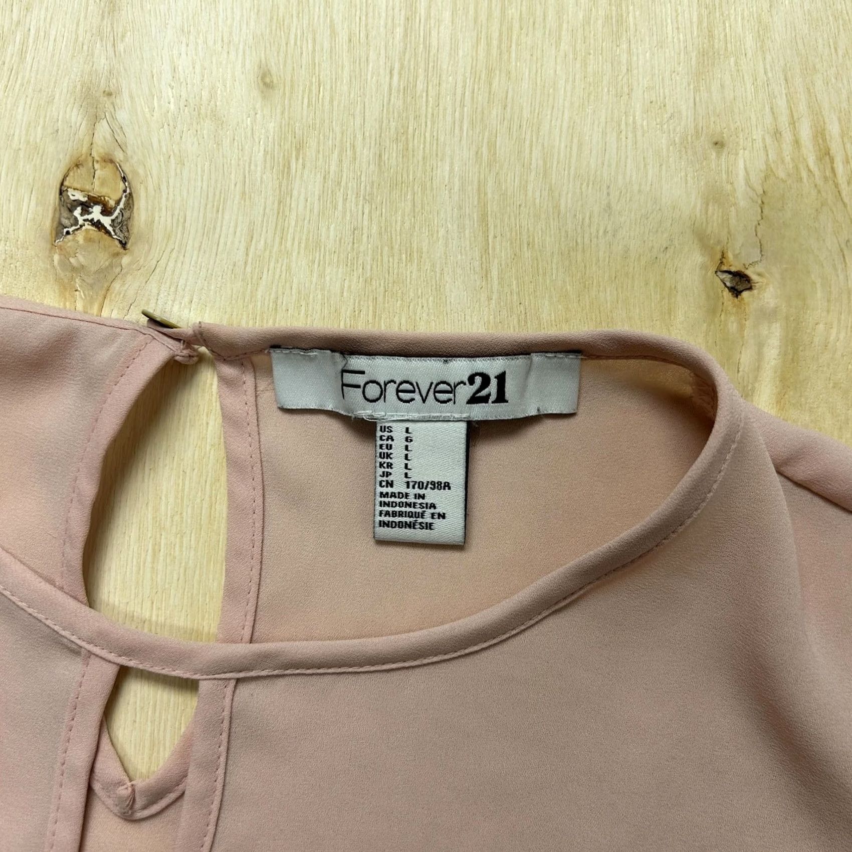 Forever 21 Y2K Forever 21 Blouse Womens Large Pink Keyhole Crew Neck 3/4 Sleeve Lightweight Size L / US 10 / IT 46 - 2 Thumbnail