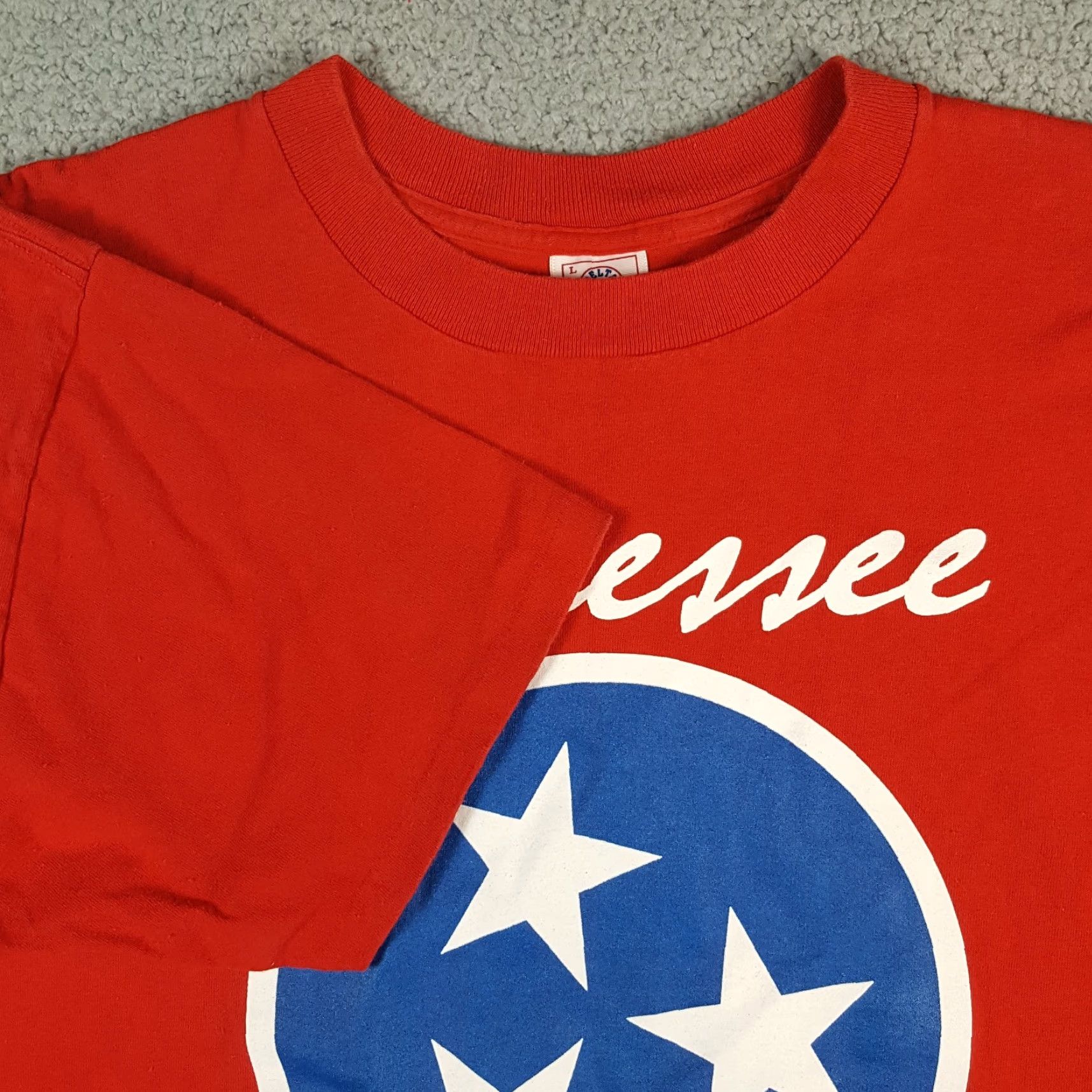 Delta VINTAGE Tennessee 300 Year Anniversary Men's L T Shirt TN Delta Red Cotton 90s 00s USA Embroidered Logo Crew Neck Short Sleeve State Size US L / EU 52-54 / 3 - 4 Thumbnail