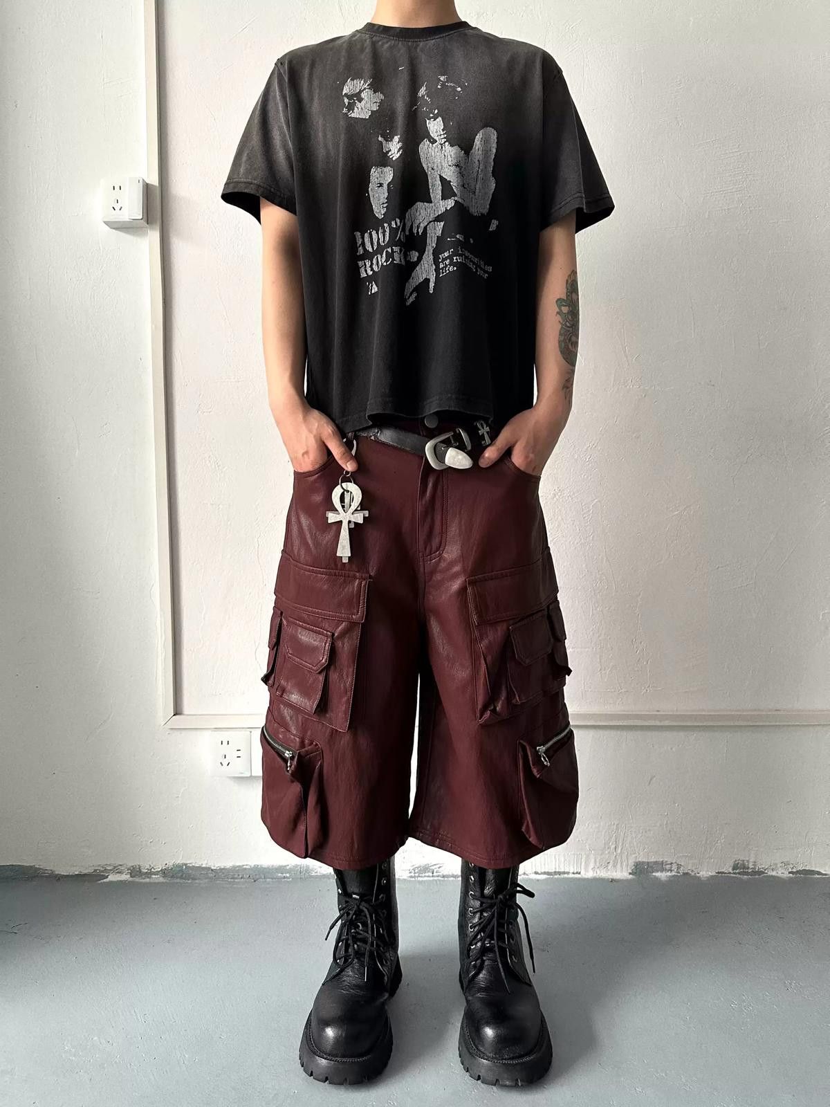 Leather Glossy PU Multi-Pocket Techwear Cargo Short Size US 32 / EU 48 - 1 Thumbnail
