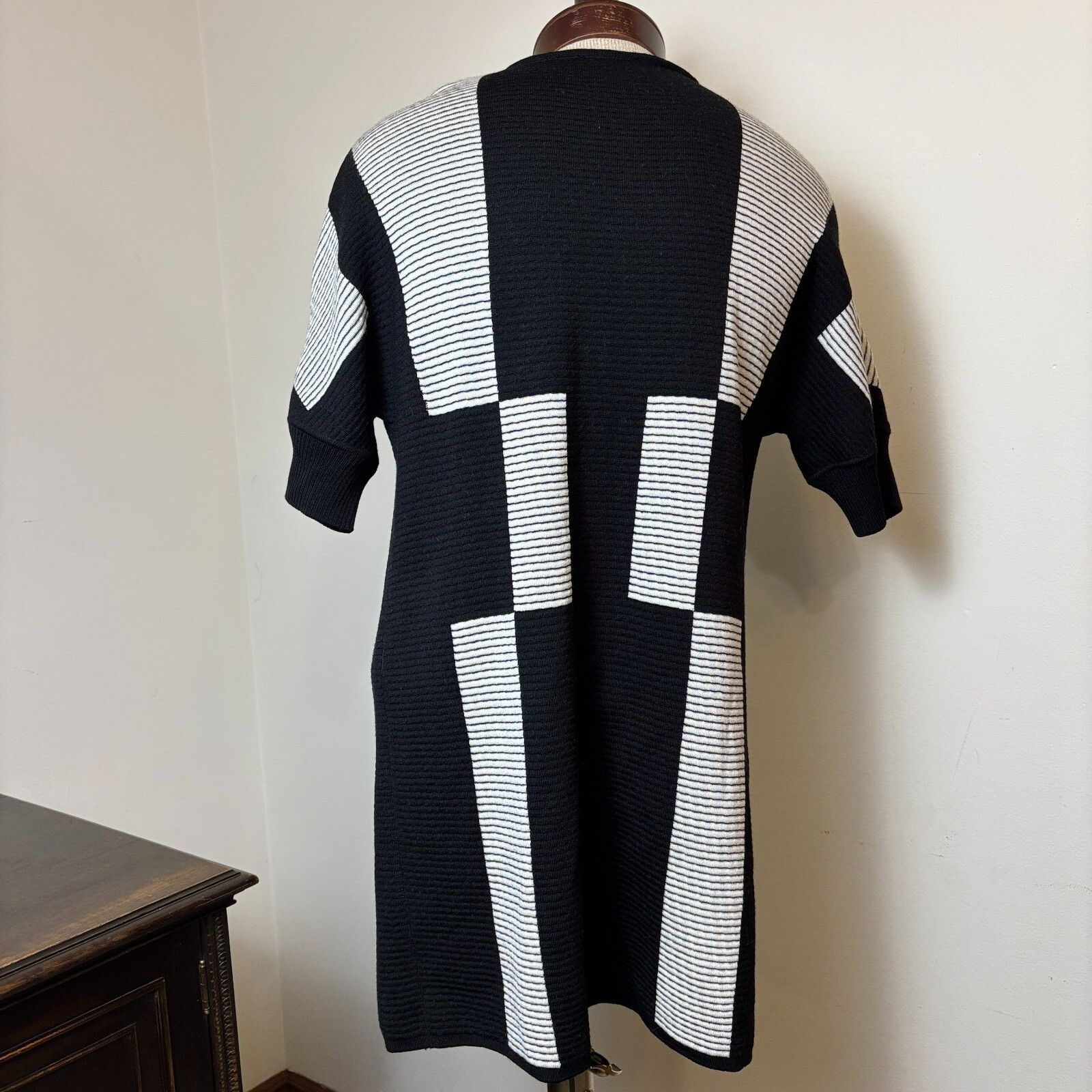 St. John St. John Women's Black & White Geometric Wool Blend Dress Sw Size M / US 6-8 / IT 42-44 - 3 Thumbnail