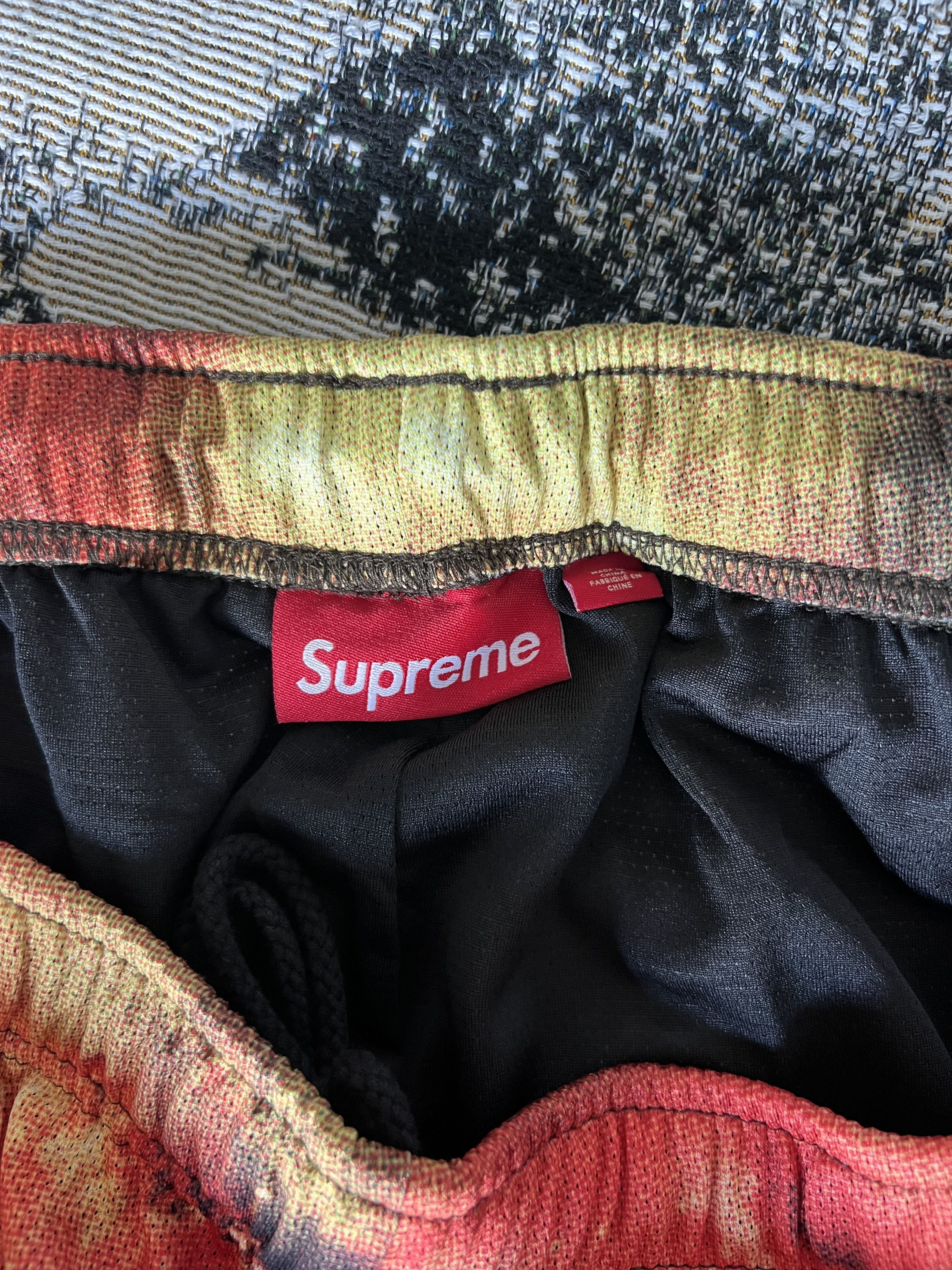 Supreme Supreme Vinci Por Noi Soccer Shorts in Red Size US 34 / EU 50 - 6 Thumbnail