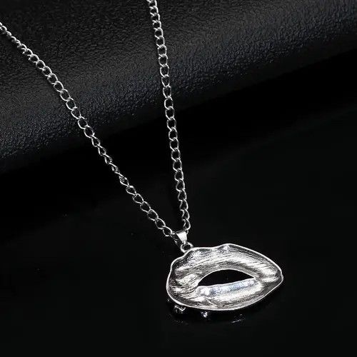 Other Skull The Lips Clavicle Chain Necklace Size ONE SIZE - 3 Thumbnail