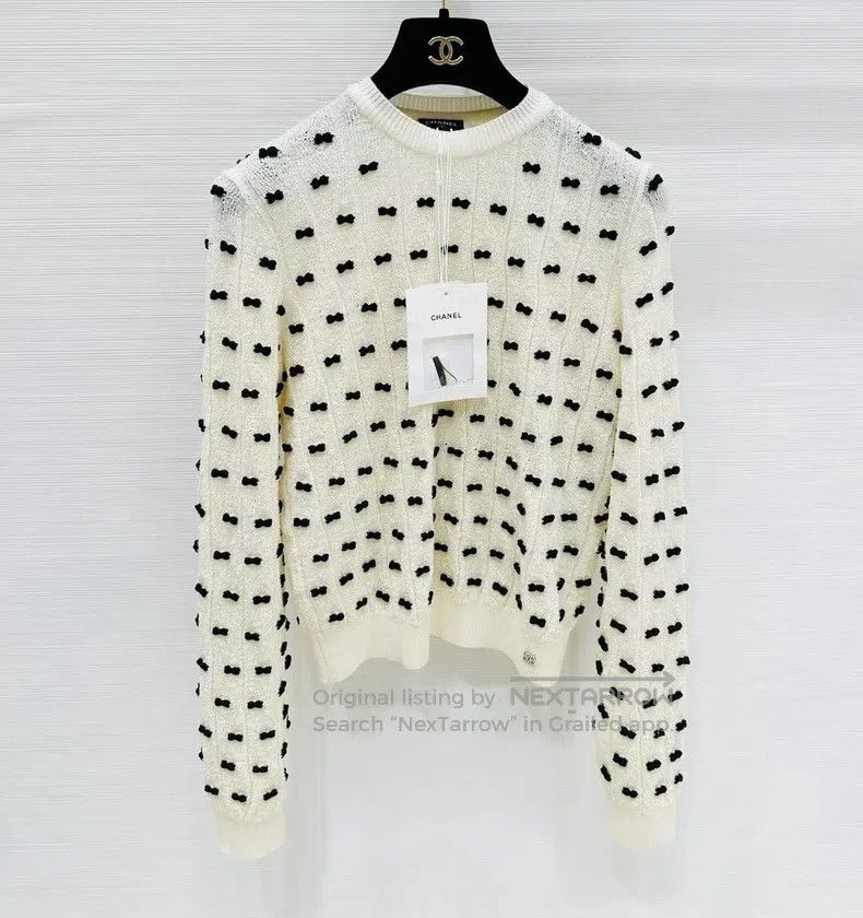 Chanel Chanel 25k metres white round neck long-sleeved bow knitte Size XS / US 0-2 / IT 36-38 - 1 Thumbnail