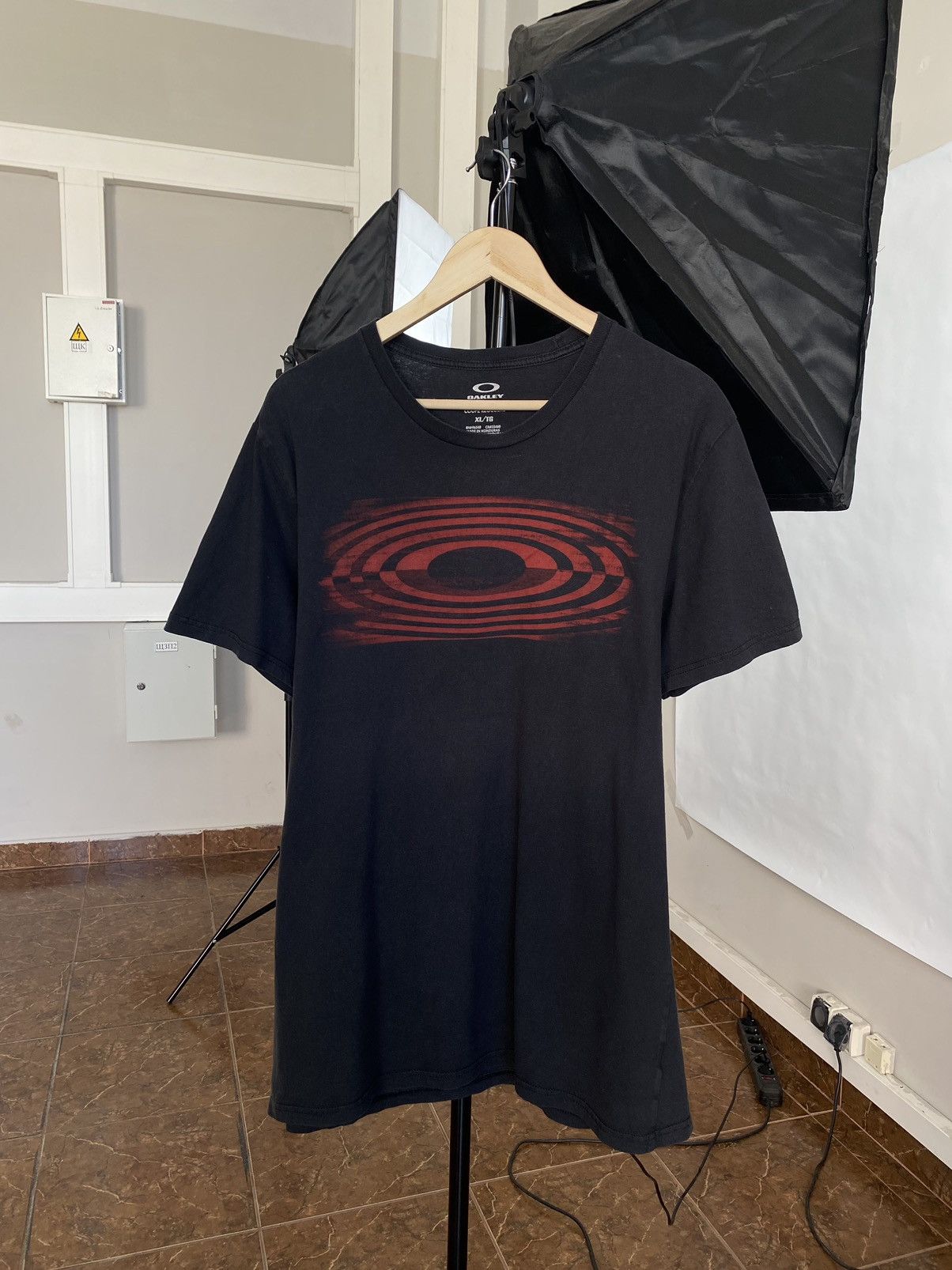 Oakley × Vintage 🇺🇸 Vintage Y2K Oakley Big Logo T-Shirt Rare Retro Hype Size US XL / EU 56 / 4 - 1 Thumbnail