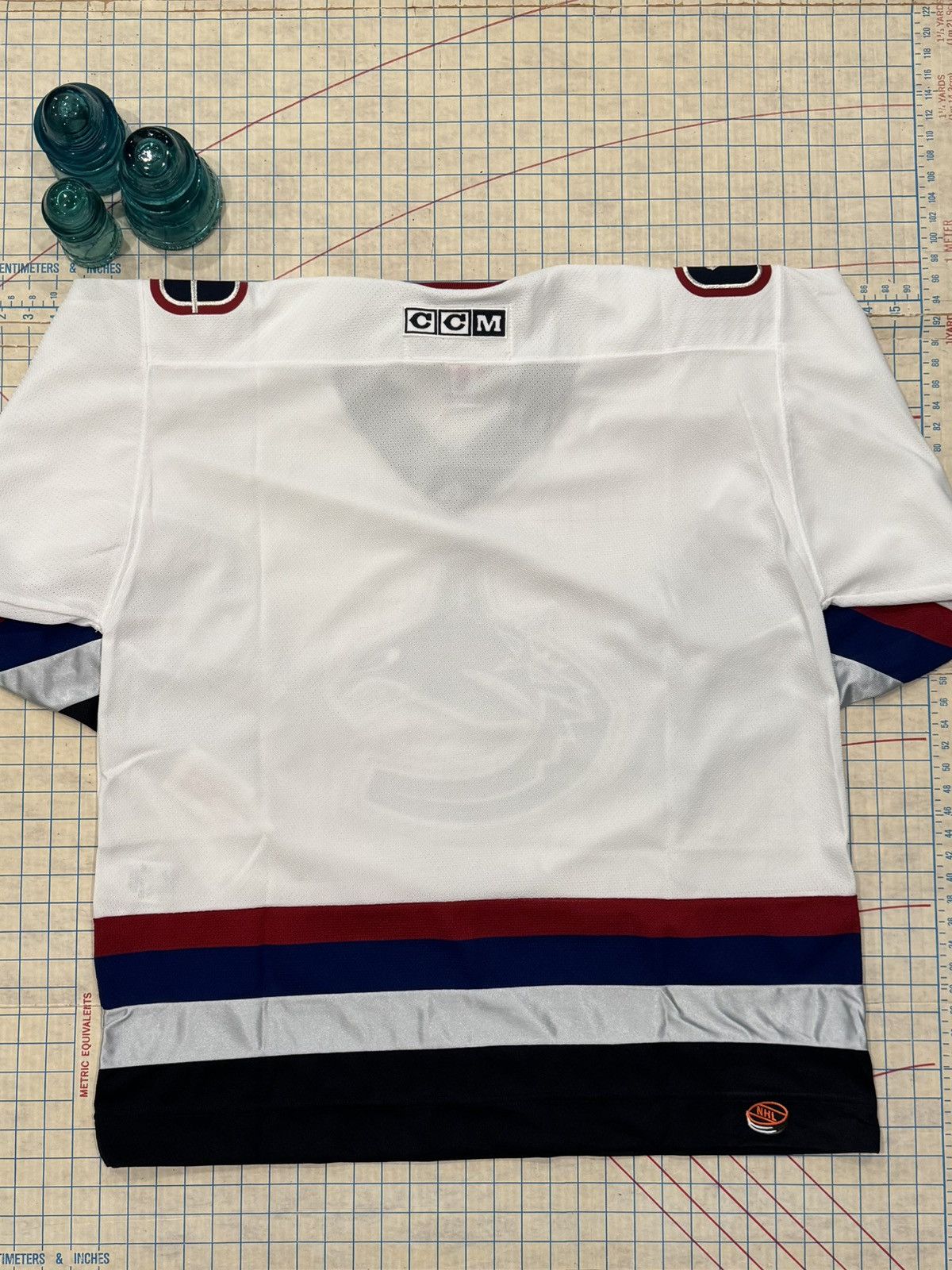 Ccm NWT CCM Vancouver Canucks Orca Logo Jersey White Size XL Men Size US XL / EU 56 / 4 - 10 Thumbnail