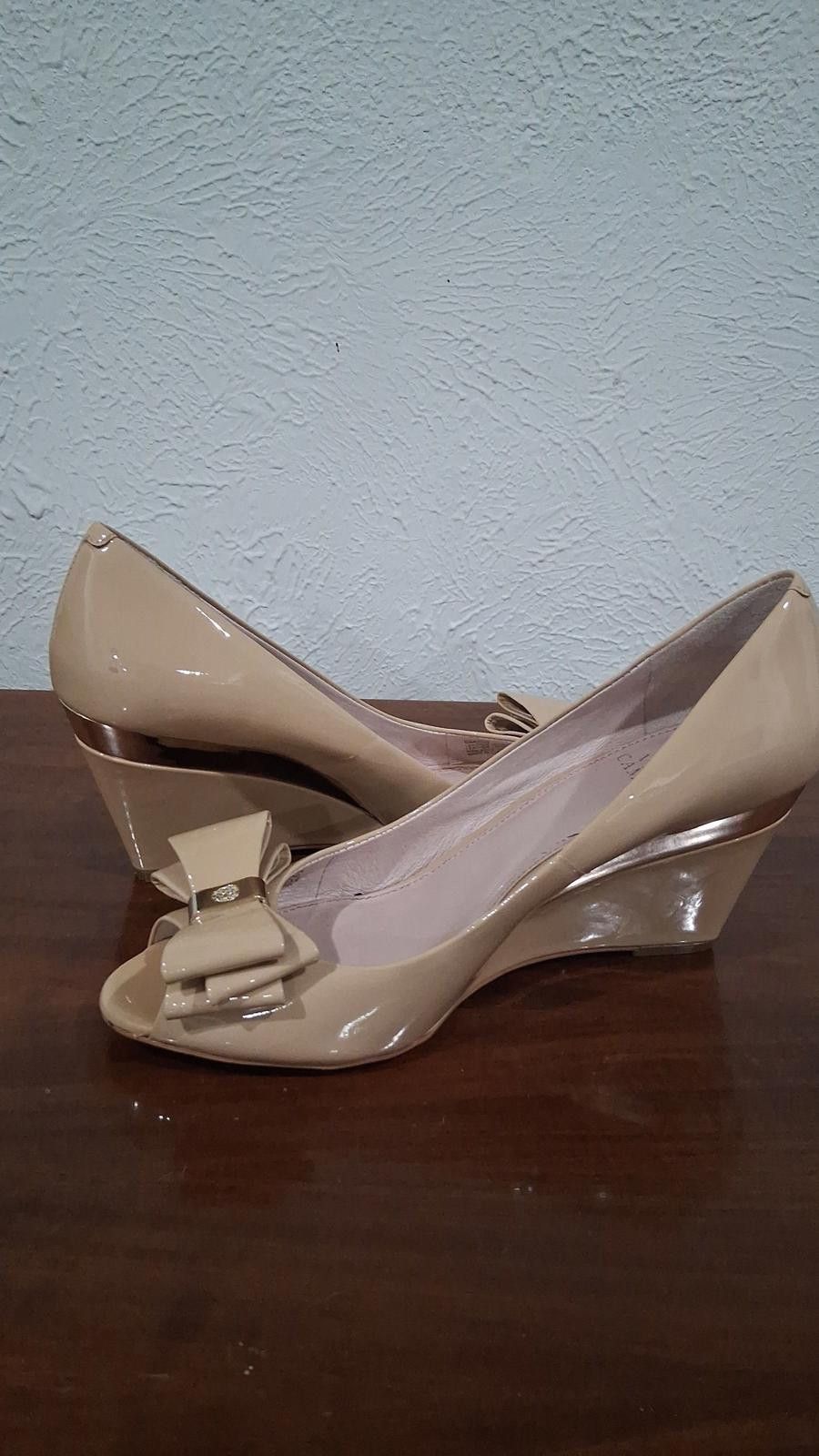 Vince Camuto Vince Camuto Patent Leather Bow Wedges Women’s Size 9.5 Size US 7.5 / IT 37.5 - 7 Thumbnail