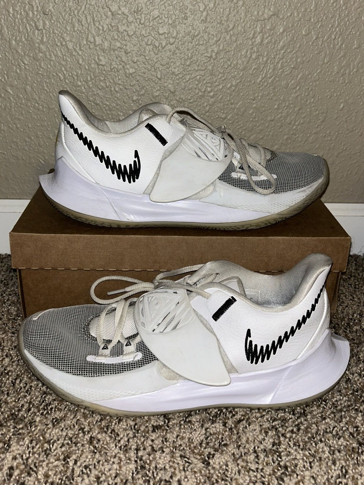 Nike Nike Kyrie Low 3 Eclipse Size US 10.5 / EU 43-44 - 1 Thumbnail