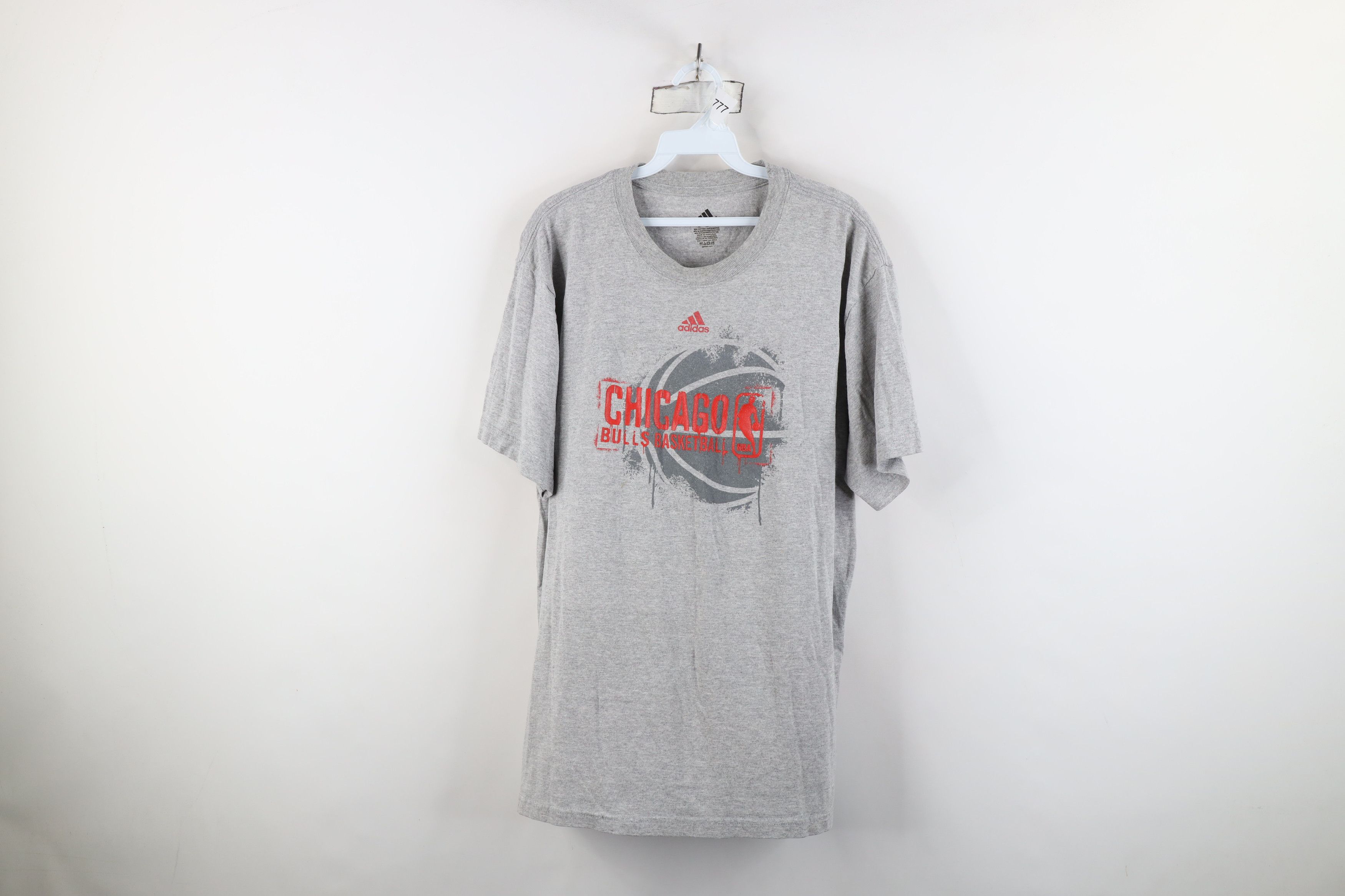 Adidas Vintage Y2K Adidas Bulls Basketball T-Shirt Heather Gray Size US XL / EU 56 / 4 - 1 Thumbnail