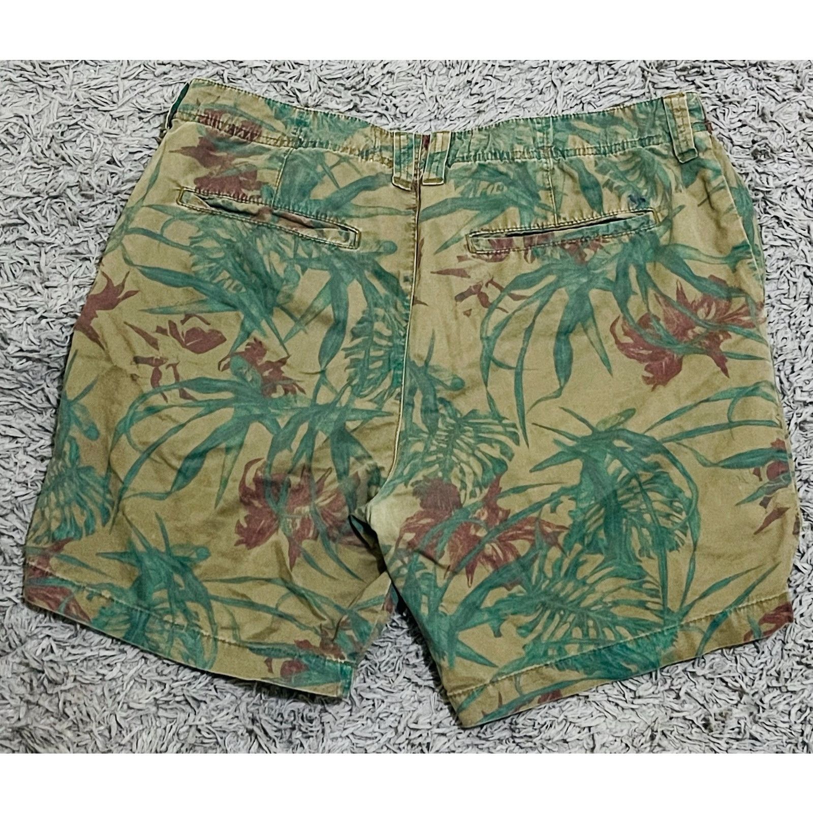 Modern Amusement Modern Amusement Floral Shorts Size US 36 / EU 52 - 2 Thumbnail