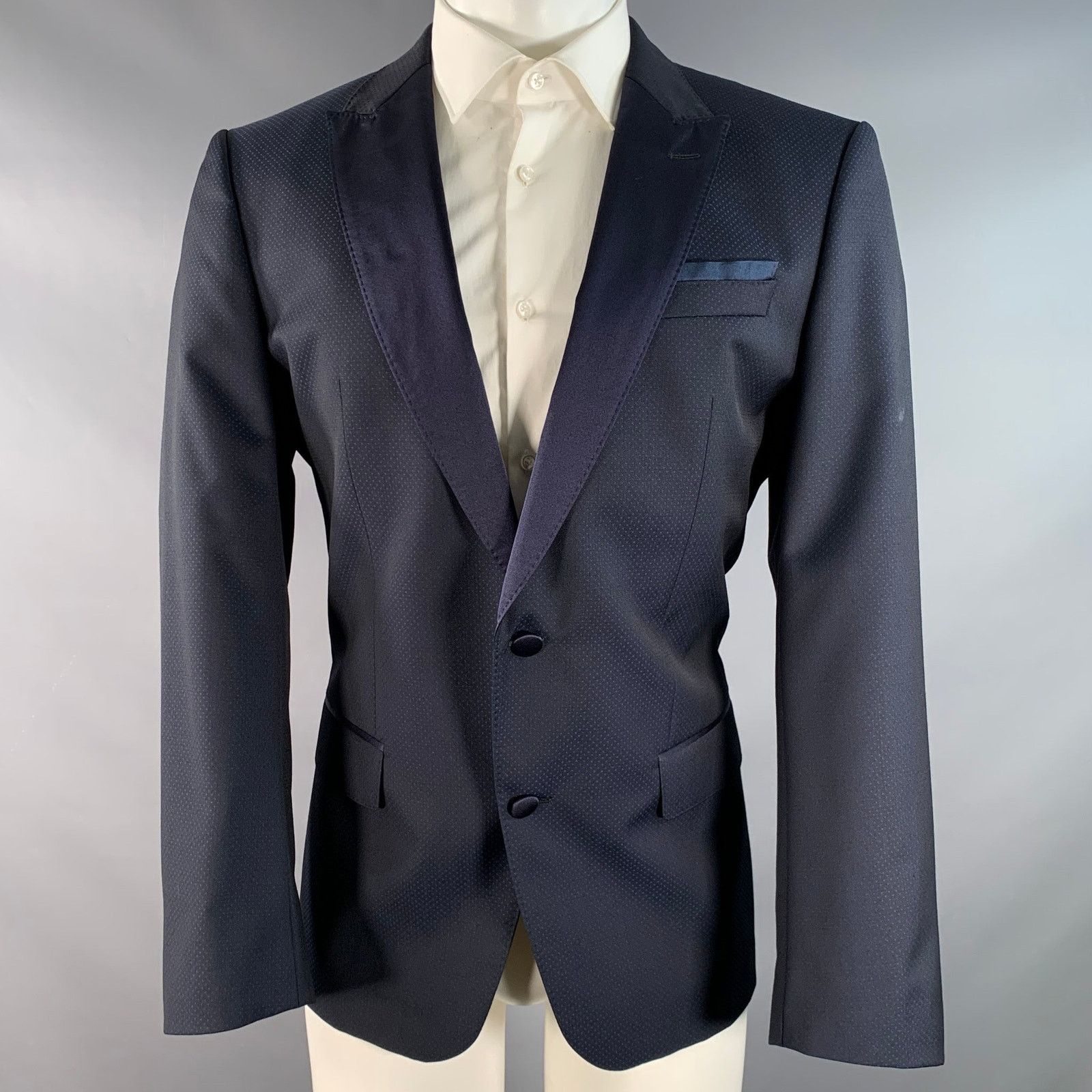 Hugo Boss 42 Long Navy Blue Dots Virgin Wool Peak Lapel Sport Coat Size 42R - 1 Thumbnail