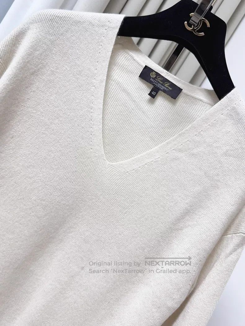 Loro Piana Loro Piana Beige V-neck Knit Sweater Size XS / US 0-2 / IT 36-38 - 3 Thumbnail