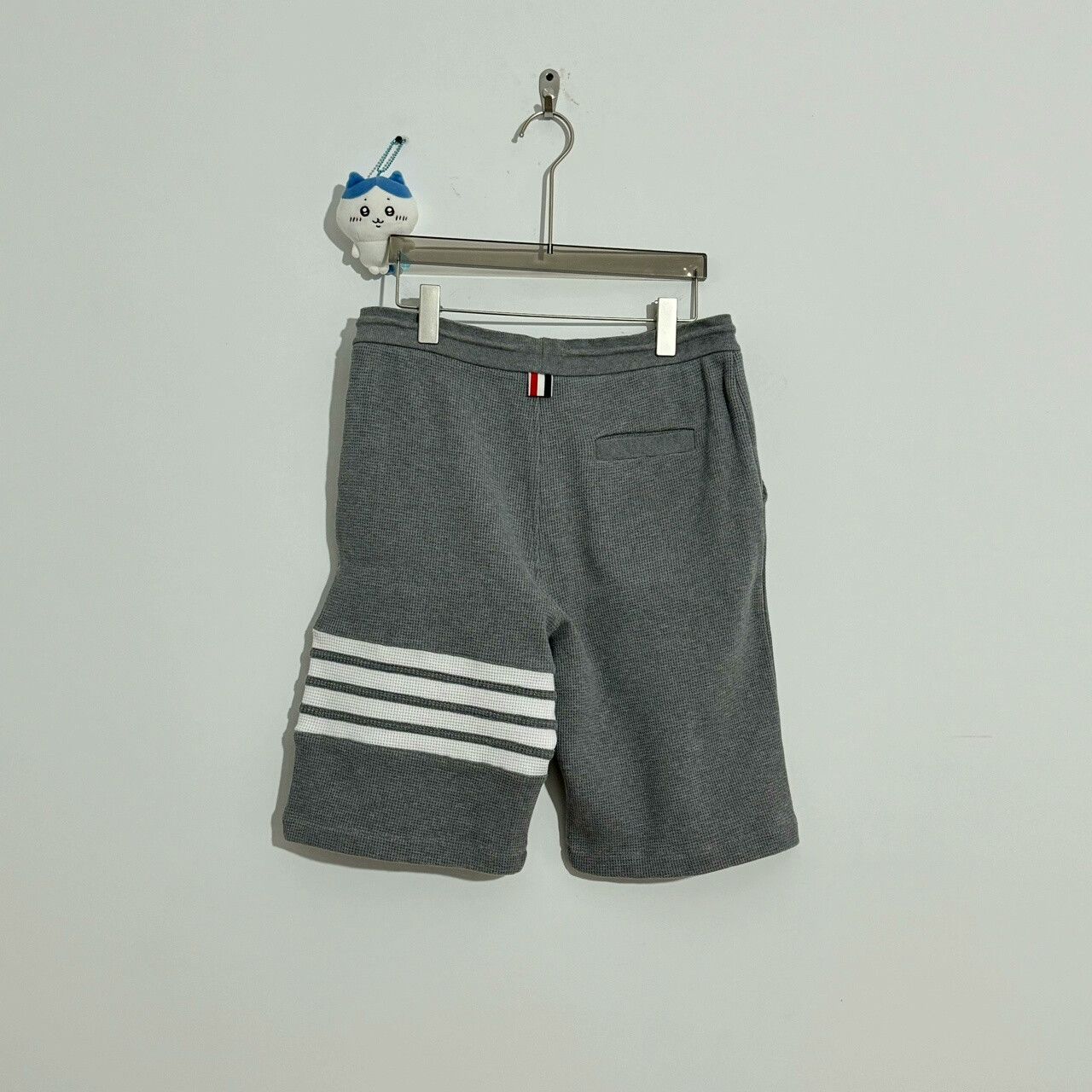 Thom Browne Thom Browne Gray Waffle Four-Stripe Shorts Size US 26 / EU 42 - 1 Thumbnail