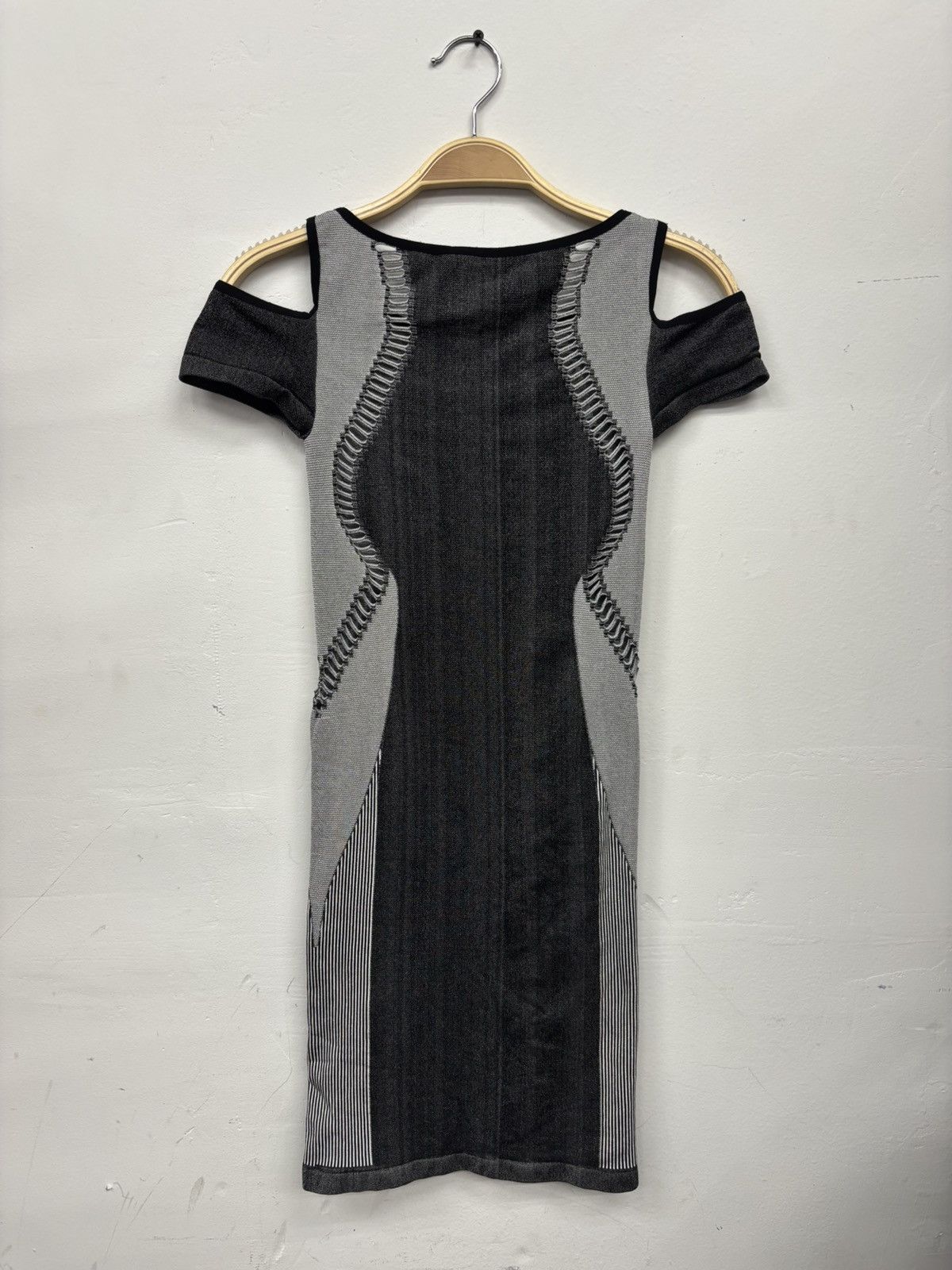 Bebe Bebe gray and silver Cutout Bodycon mini off-shoulder dress Size S / US 4 / IT 40 - 2 Thumbnail