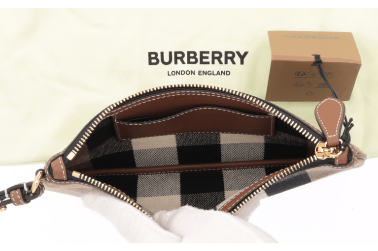 Burberry o1w1db10226 Size: OS / House Check Peyton Wristlet Pouch Size ONE SIZE - 4 Thumbnail
