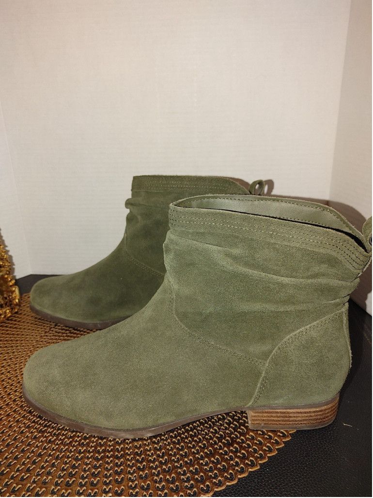 Koolaburra Koolaburra Suede Boots by UGG Size 10.5 Size US 11 / IT 41 - 1 Thumbnail
