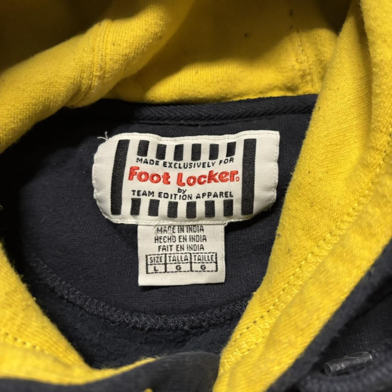 Japanese Brand × Vintage Crazy Vintage Y2K/2000s Navy Blue Michigan Wolverines College Hoodie! Size US L / EU 52-54 / 3 - 6 Thumbnail