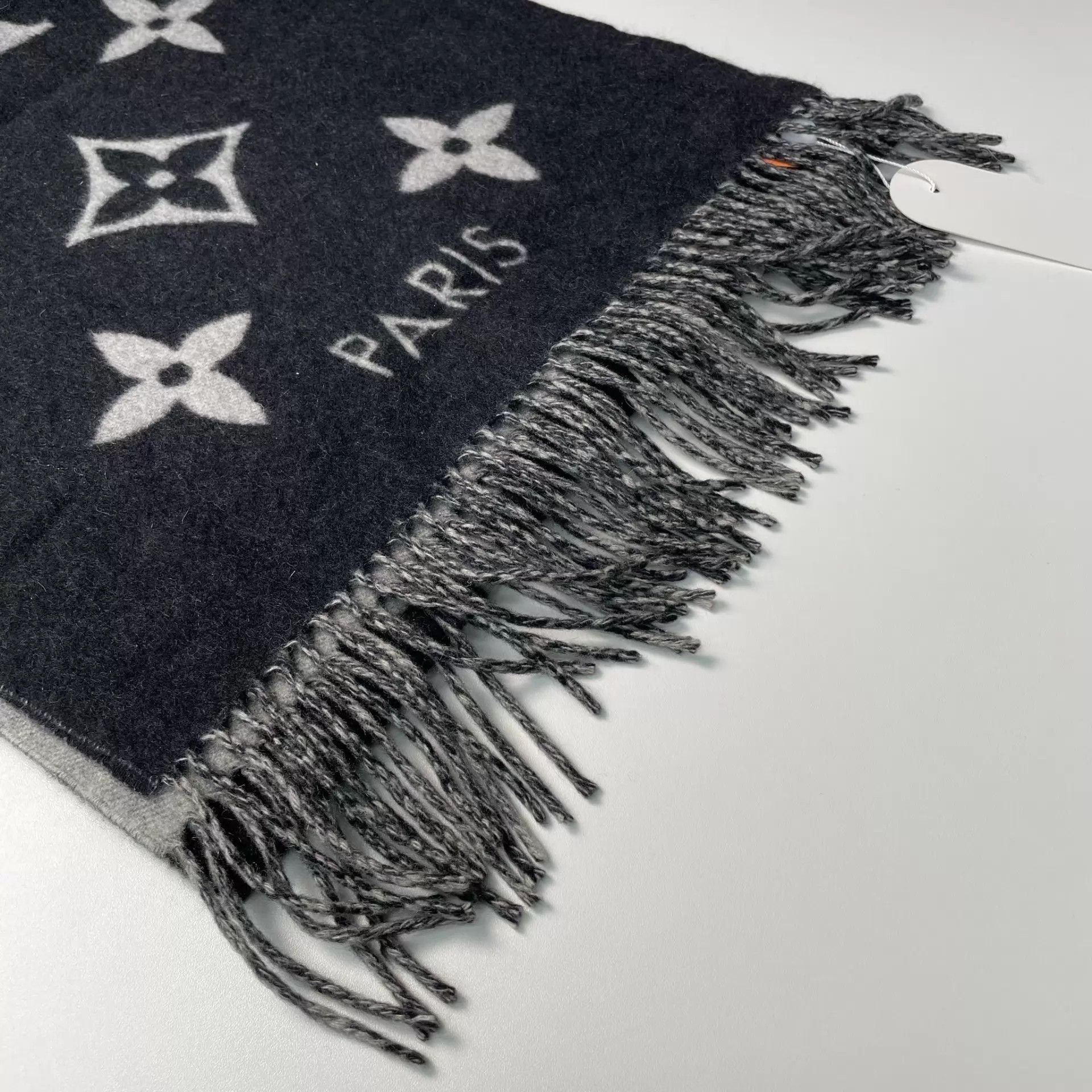 Louis Vuitton LV Black & Gray Cashmere Scarf Size ONE SIZE - 3 Thumbnail