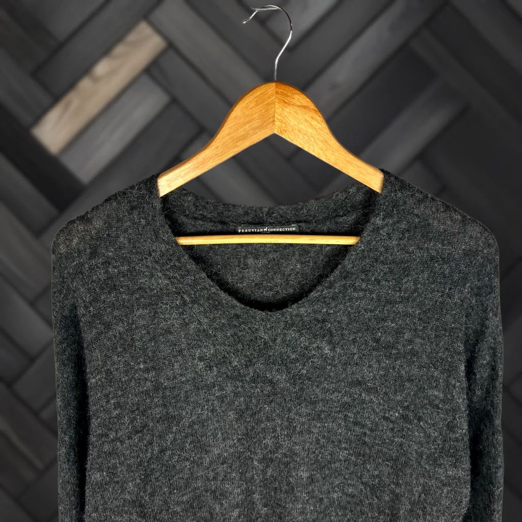 Vintage Peruvian Connection Alpaca Wool Blend Sweater Gray V-Neck Pullover Size L Womens Pullover Gray Alpaca Wool Blend V-Neck L Size L / US 10 / IT 46 - 1 Thumbnail