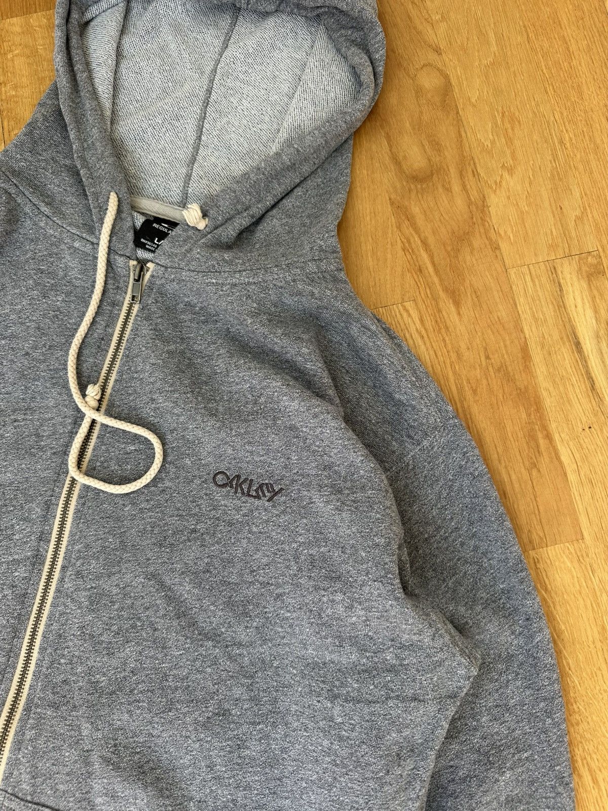 Oakley Vintage Oakley Hoodie Gray Logo Streetwear Fit Size US L / EU 52-54 / 3 - 7 Thumbnail