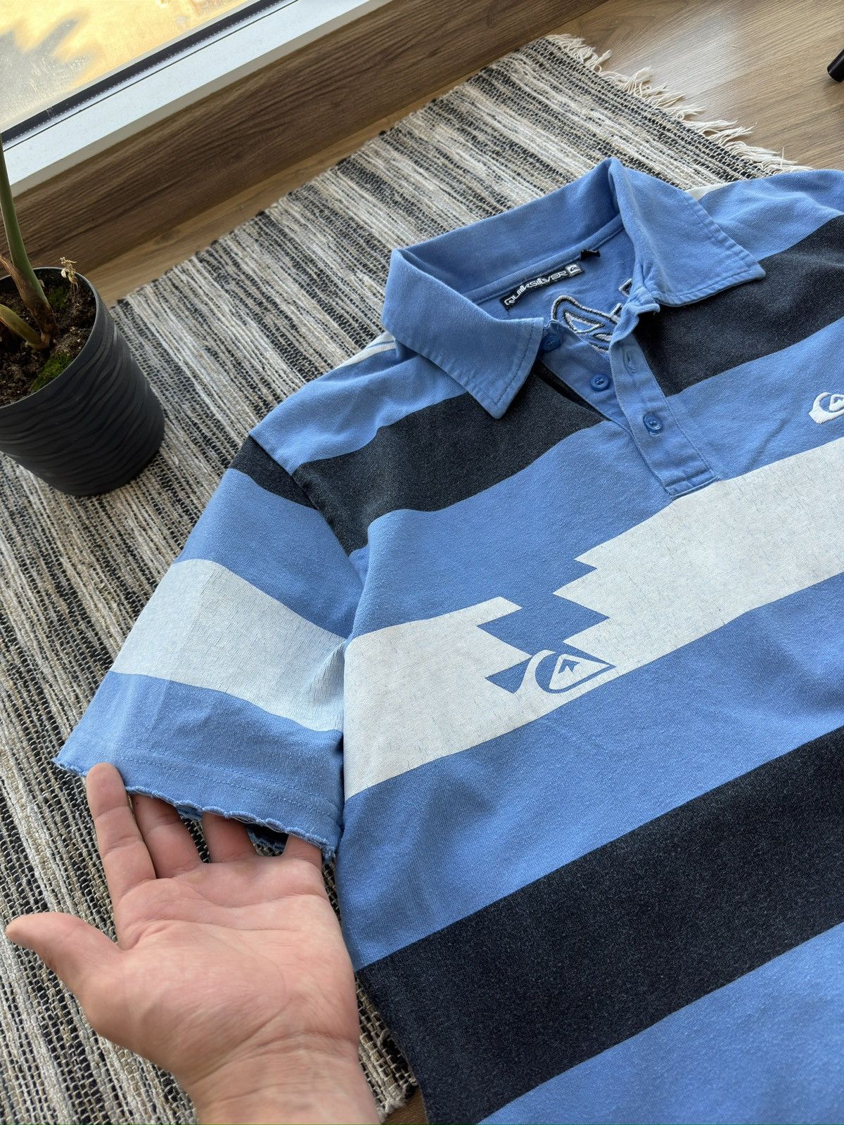 Quiksilver Quicksilver distressed rare monogram Y2K polo tee Size US M / EU 48-50 / 2 - 8 Thumbnail