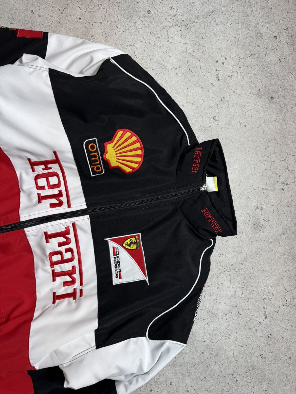 Ferrari Ferrari F1 Racing Bomber Jacket Hype Rare Big Logo Size US L / EU 52-54 / 3 - 5 Thumbnail