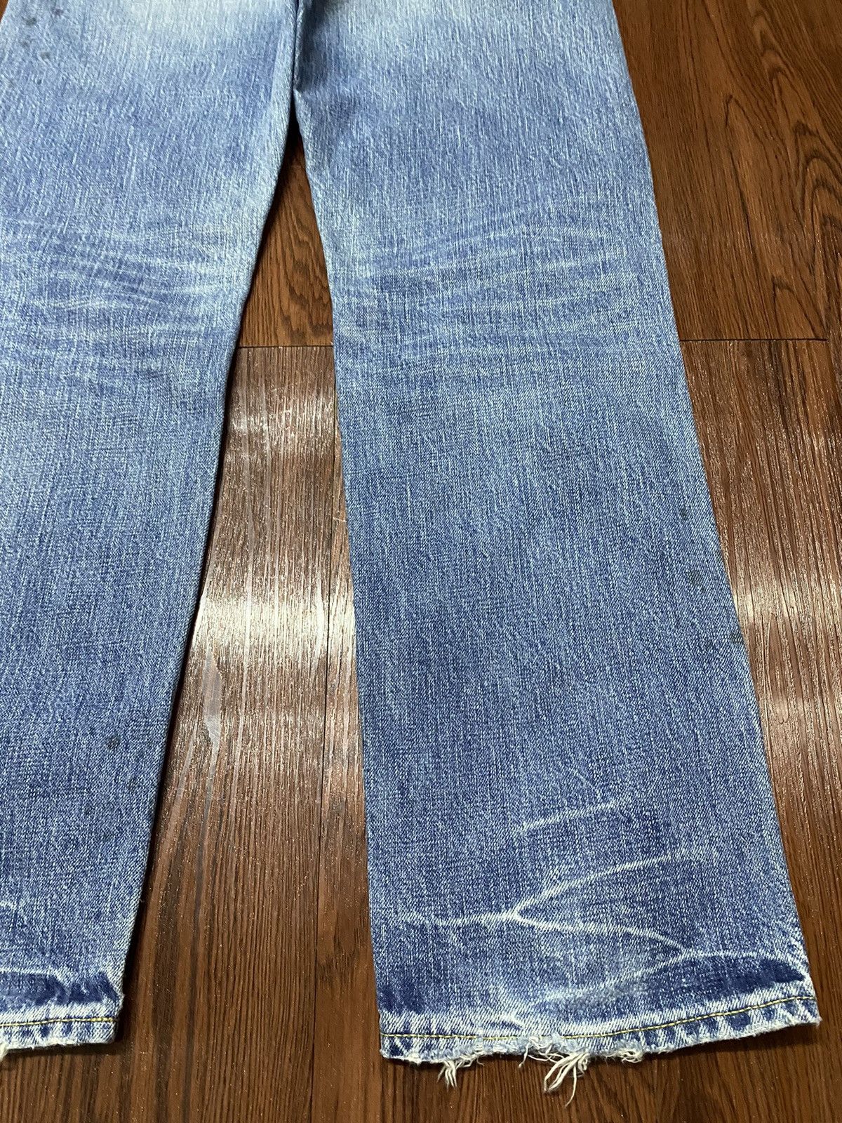 Japanese Brand Vintage Japanese Brand Light Wash Distressed Grunge Jeans Size US 31 - 7 Thumbnail