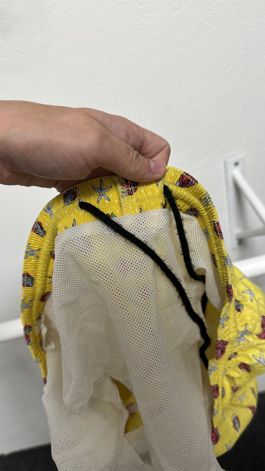 Versace Versace Classic V2 Men's Yellow Swimshorts Size S Size US 26 / EU 42 - 8 Thumbnail