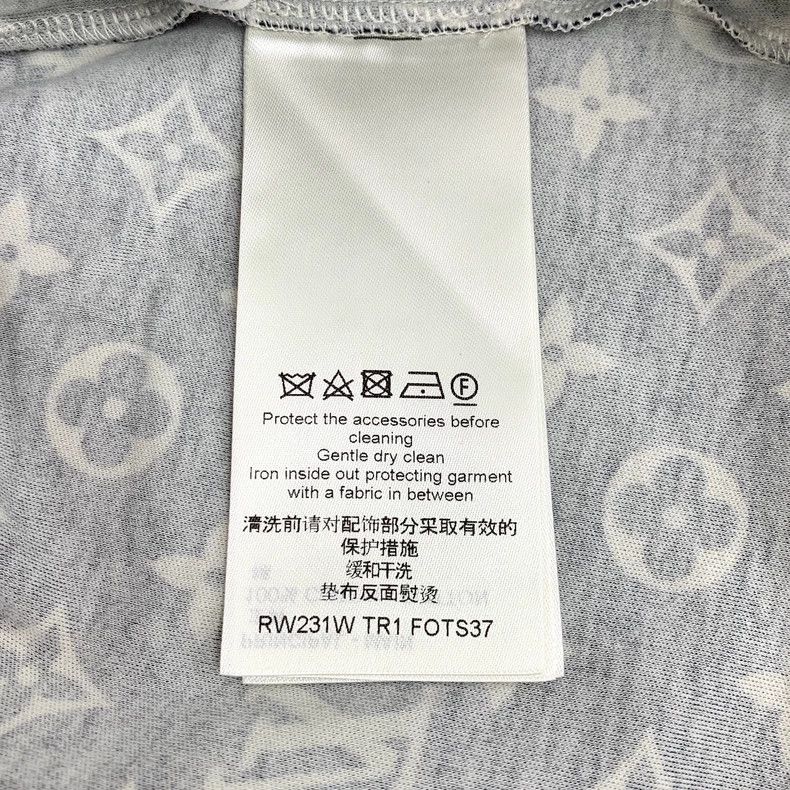 Louis Vuitton Louis Vuitton 23 black logo full print chain cotton crew n Size S / US 4 / IT 40 - 6 Thumbnail