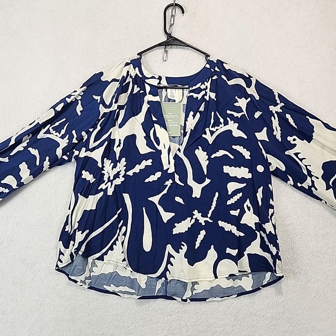 H&M H&M Blouse Tunic Womens S Viscose Long Sleeve White Blue Floral 1/2 Button Front V-Neck Office Casual Shirt Size S / US 4 / IT 40 - 4 Thumbnail