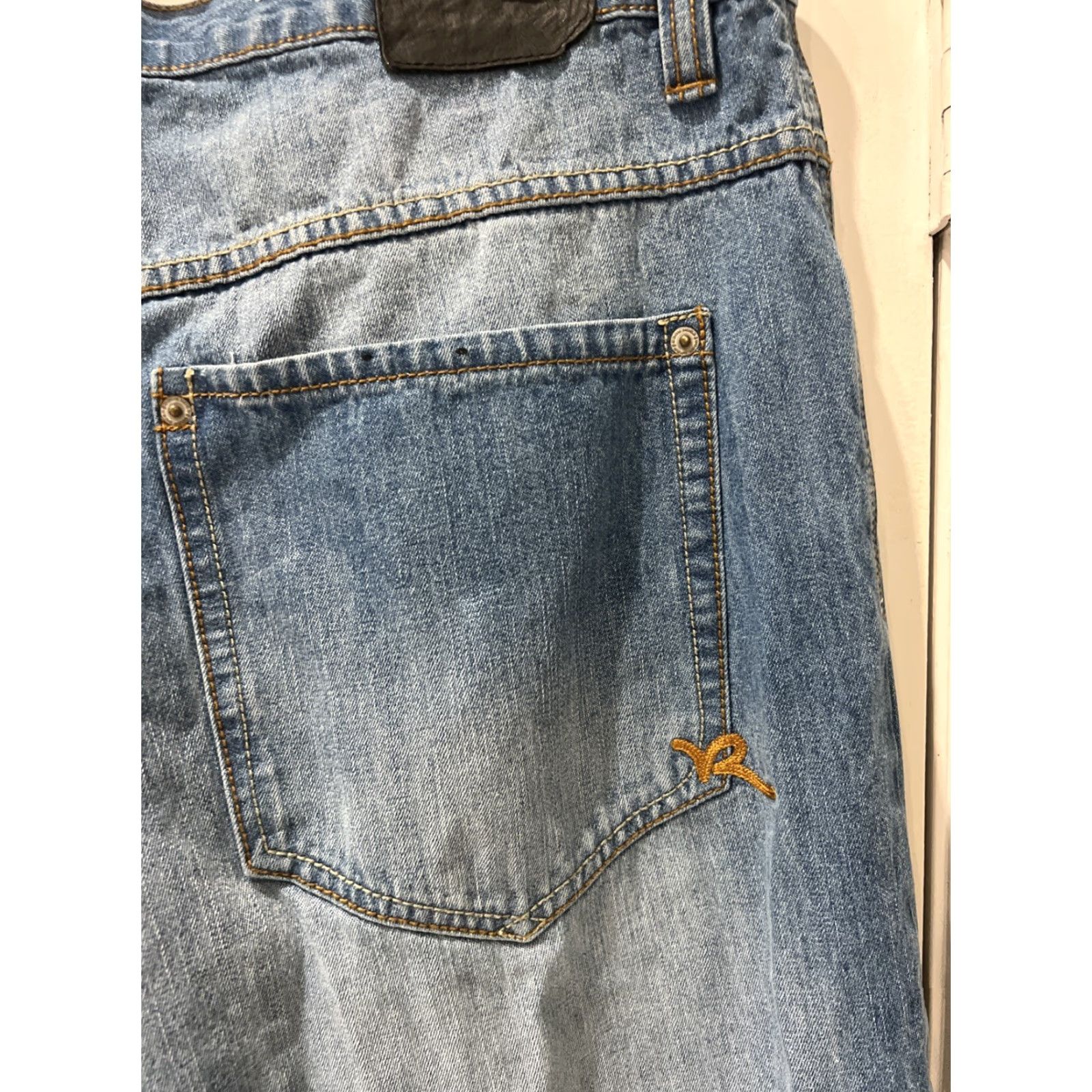 Rocawear Rocawear Jeans Mens 38 Mid Rise Straight Leg Jeans Blue Denim 5-Pocket Regular Fit Cotton Blend Belt Loops Vintage? No Size US 38 / EU 54 - 3 Thumbnail