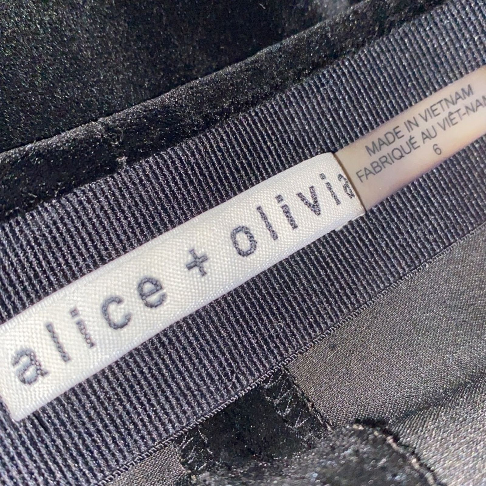 Alice + Olivia Alice + Olivia $399 Jinny Side-Zip Pants Black Velvet 6 EUC Size 28" / US 6 / IT 42 - 4 Thumbnail