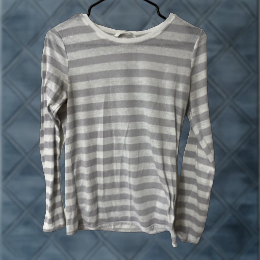 Victoria's Secret Victoria's Secret Top Shirt Womens Small Lounge Long Sleeve Striped Gray & White Knit Polyester T-Shirt Casual Size S / US 4 / IT 40 - 1 Thumbnail