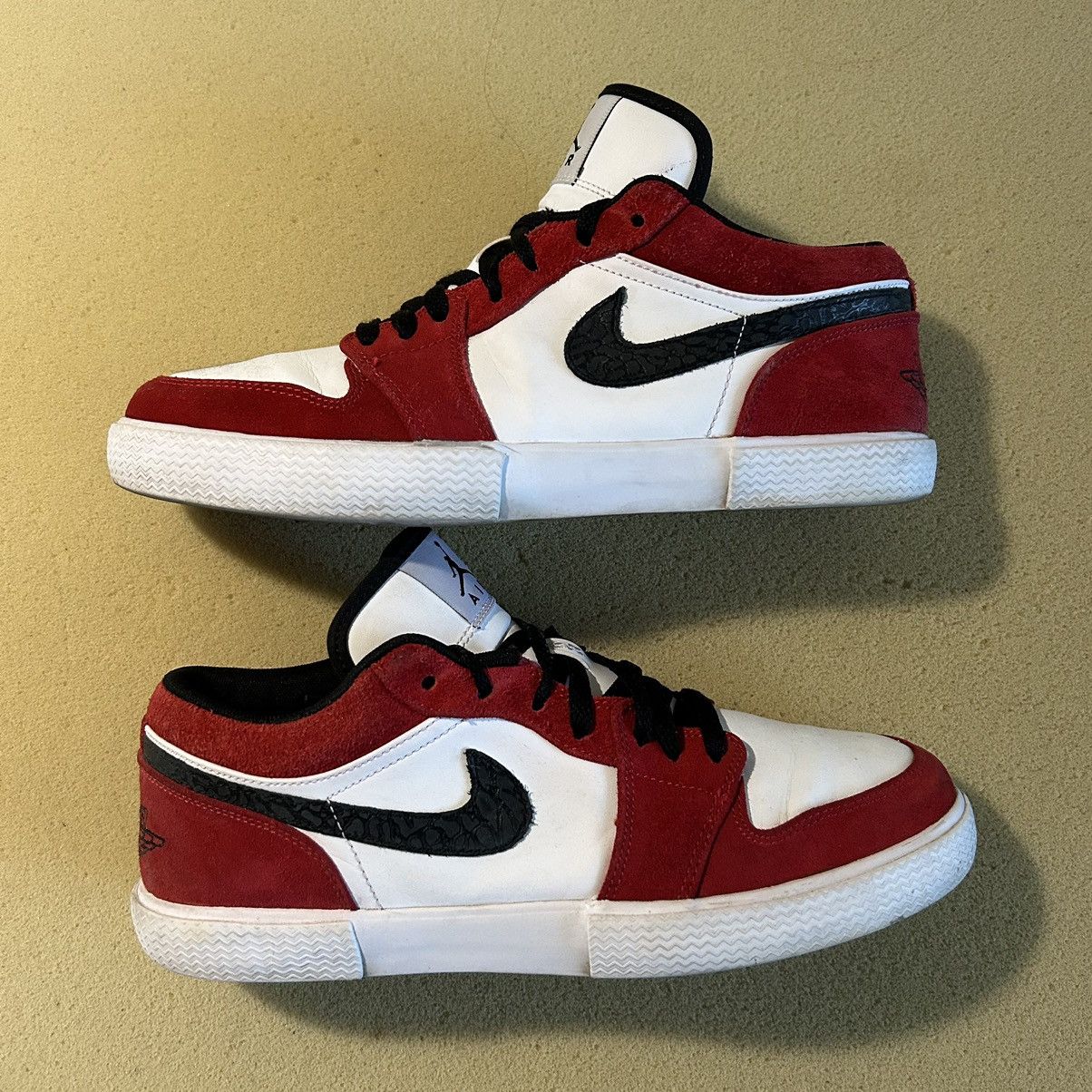 Jordan Brand Nike Air Jordan 1 Low Retro V.1 Chicago Men's 9.5 Red White Size US 9.5 / EU 42-43 - 1 Thumbnail