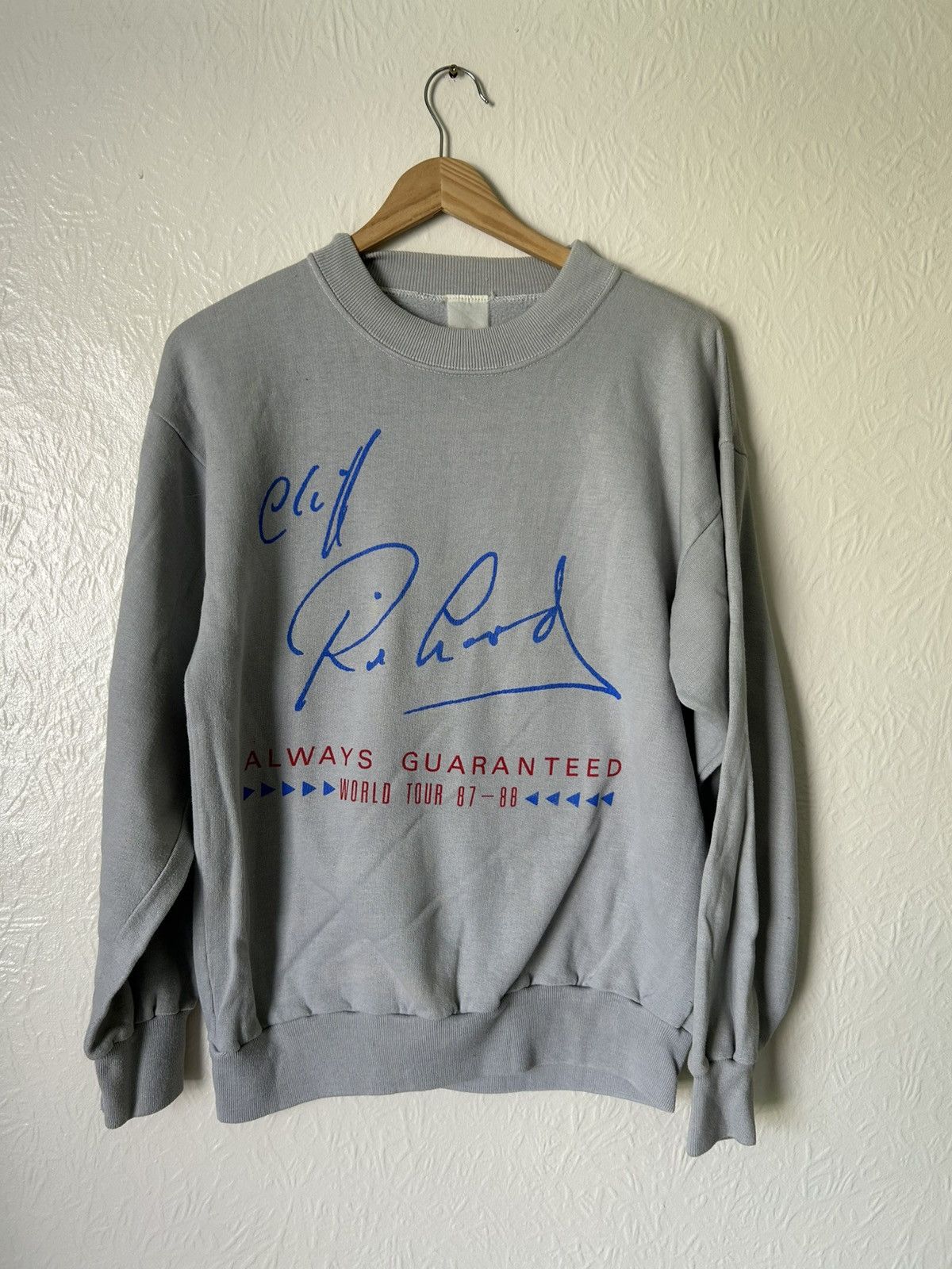 Other Cliff Richard Always Guaranteed" World Tour 87-88 sweatshirt Size M / US 6-8 / IT 42-44 - 1 Thumbnail