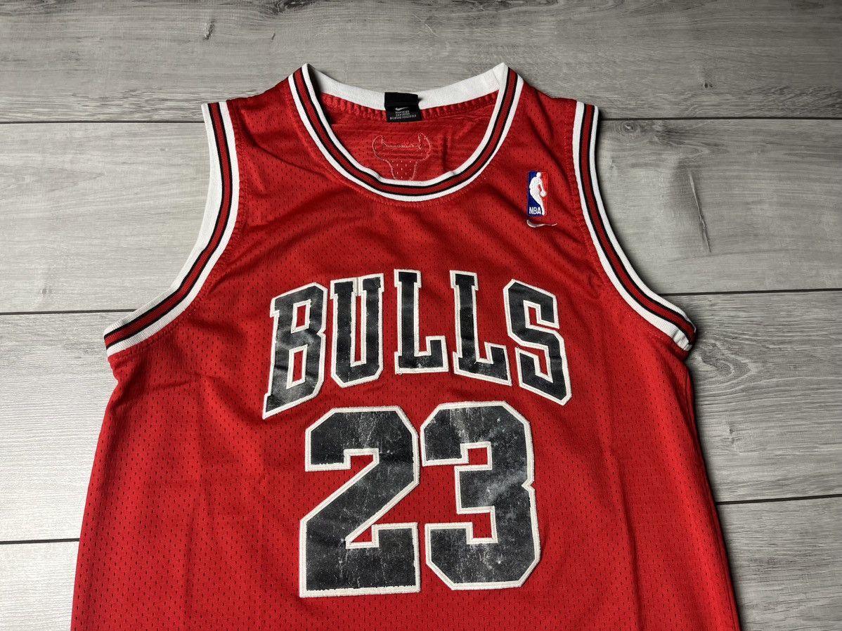 Nike Vintage Nike Chicago Bulls #23 Michael Jordan Basketball NBA Size US M / EU 48-50 / 2 - 3 Thumbnail