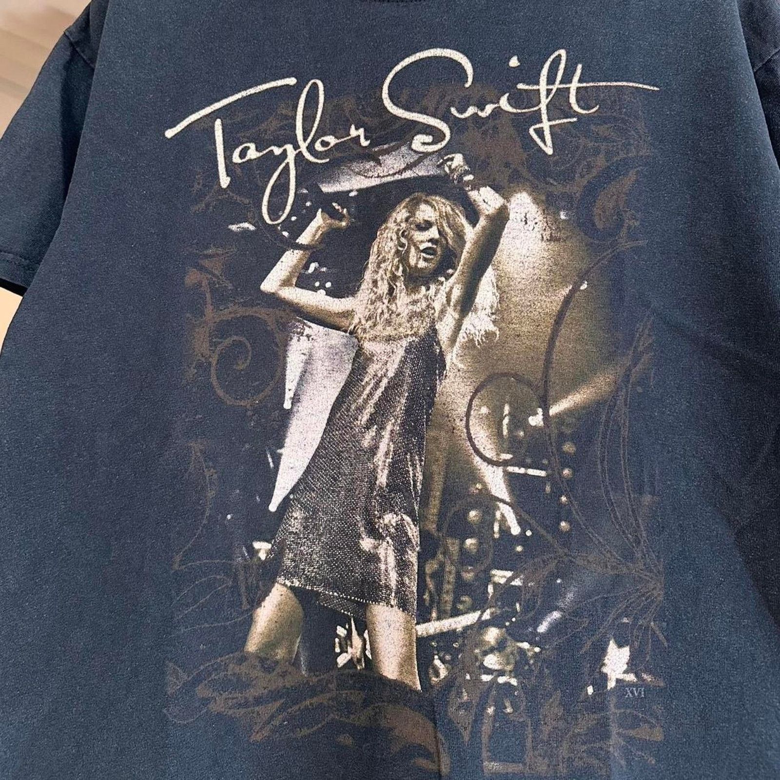 Band Tees Vintage Y2K Taylor Swift Shirt Size US M / EU 48-50 / 2 - 3 Thumbnail