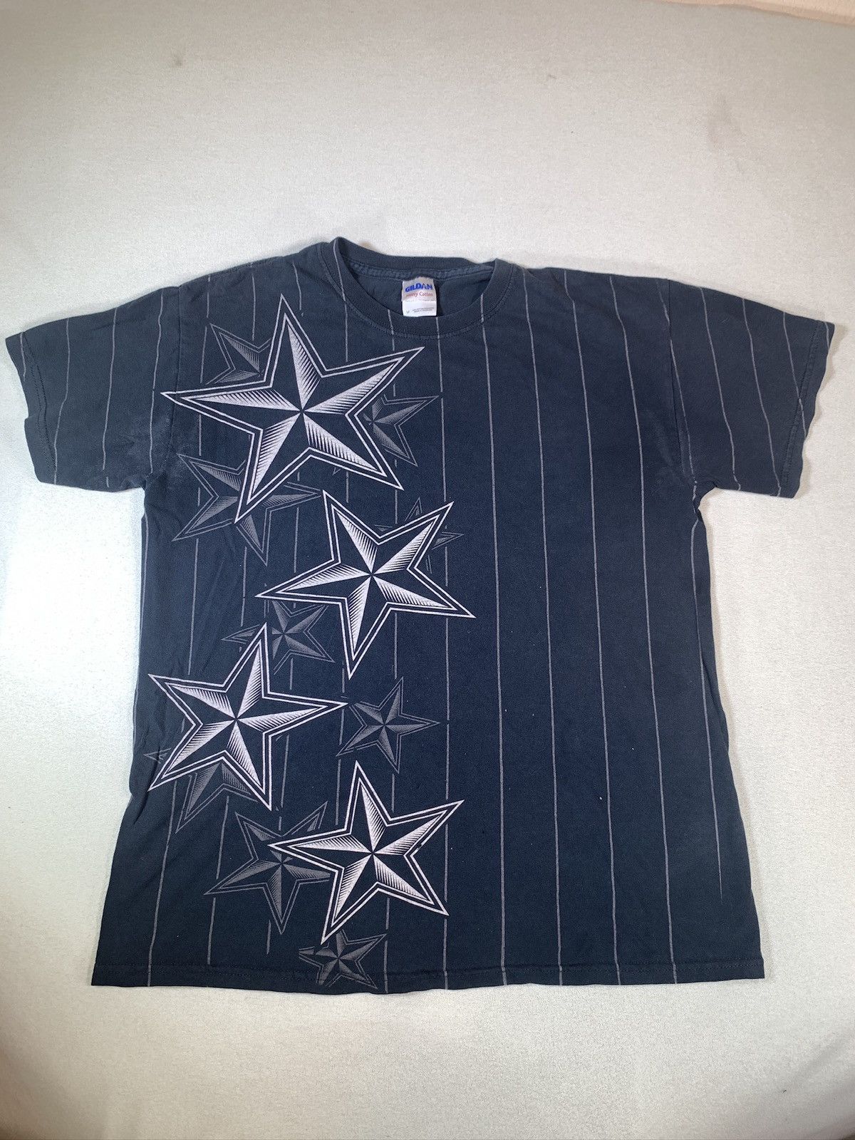 Gildan Star and pinstripes y2k t shirt Size US M / EU 48-50 / 2 - 1 Thumbnail