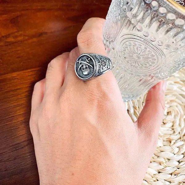 Vintage Retro Punk Style Double Knife Pirate Skull Ring Size ONE SIZE - 2 Thumbnail