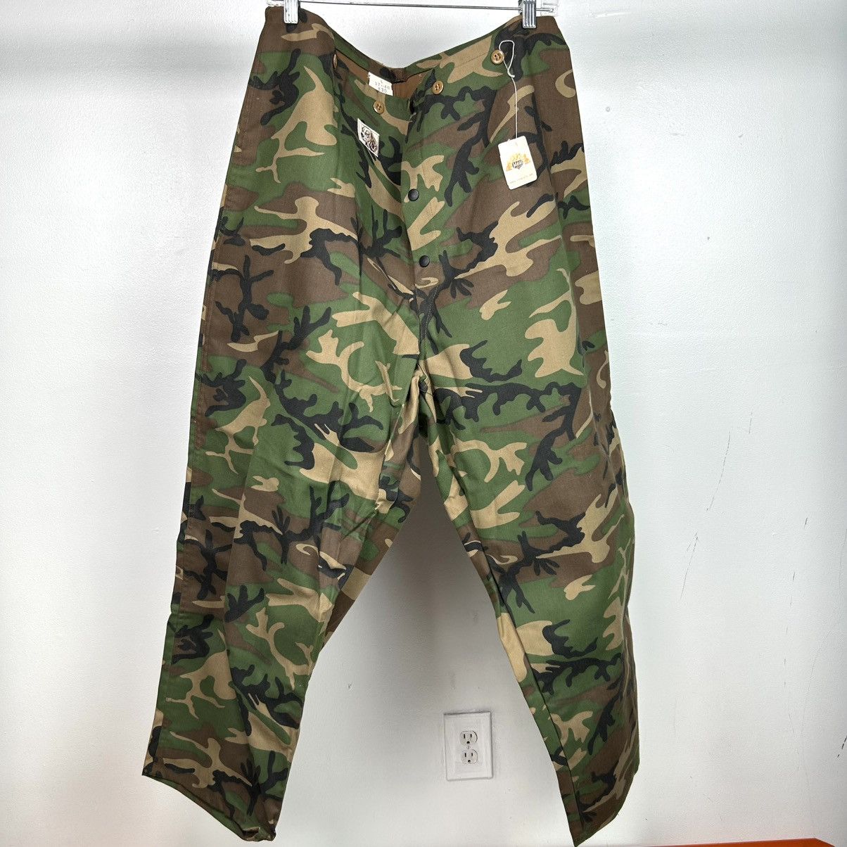 Vintage IDEAL CAMOUFLAGE RUBBERIZED COATED HUNTING PANTS SZ L Size US 38 / EU 54 - 1 Thumbnail