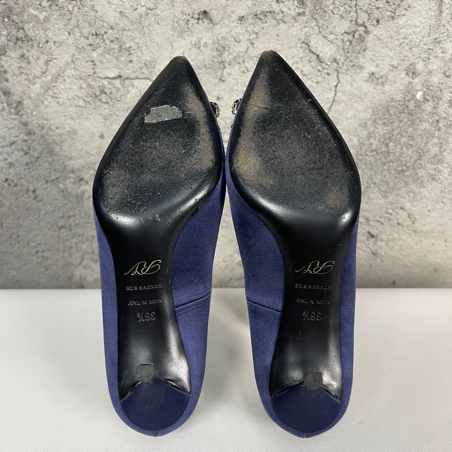 Roger Vivier Roger Vivier RV Crystal Buckle Pumps 36.5 Size US 6 / IT 36 - 8 Thumbnail