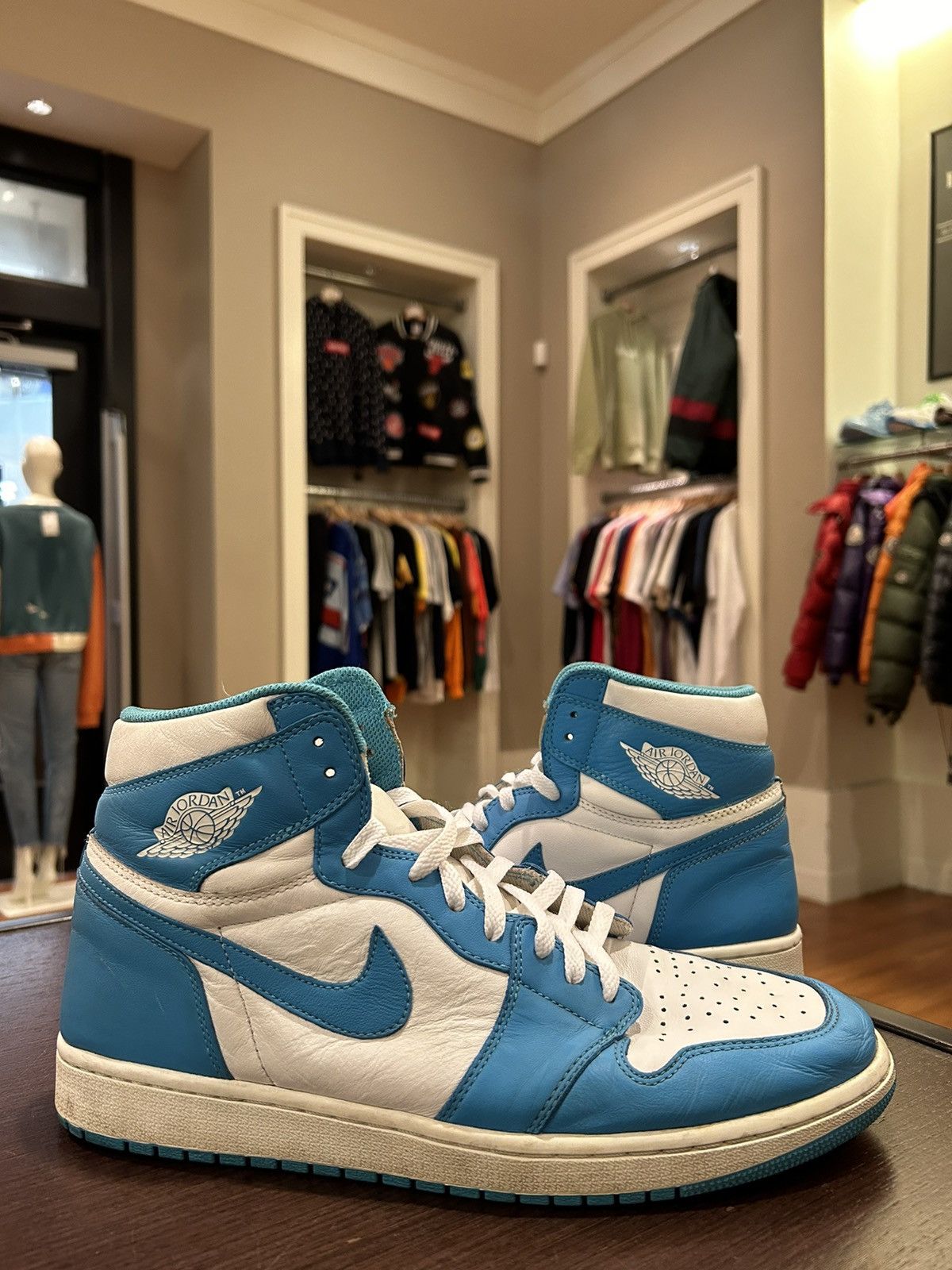 Jordan Brand Jordan 1 Retro High OG UNC Size US 13 / EU 46 - 2 Thumbnail
